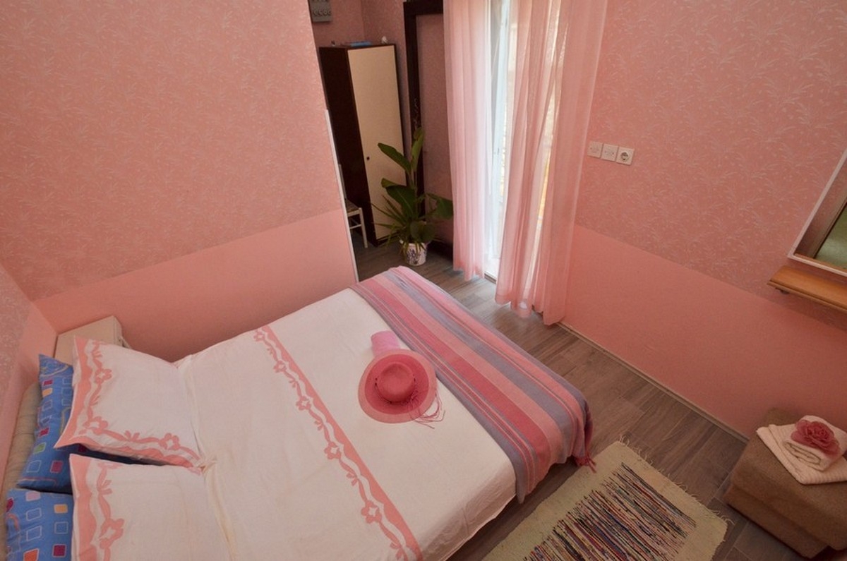 Comfortable and spacious house with terrace and sea view Cove Mikulina Luka, Korčula  K