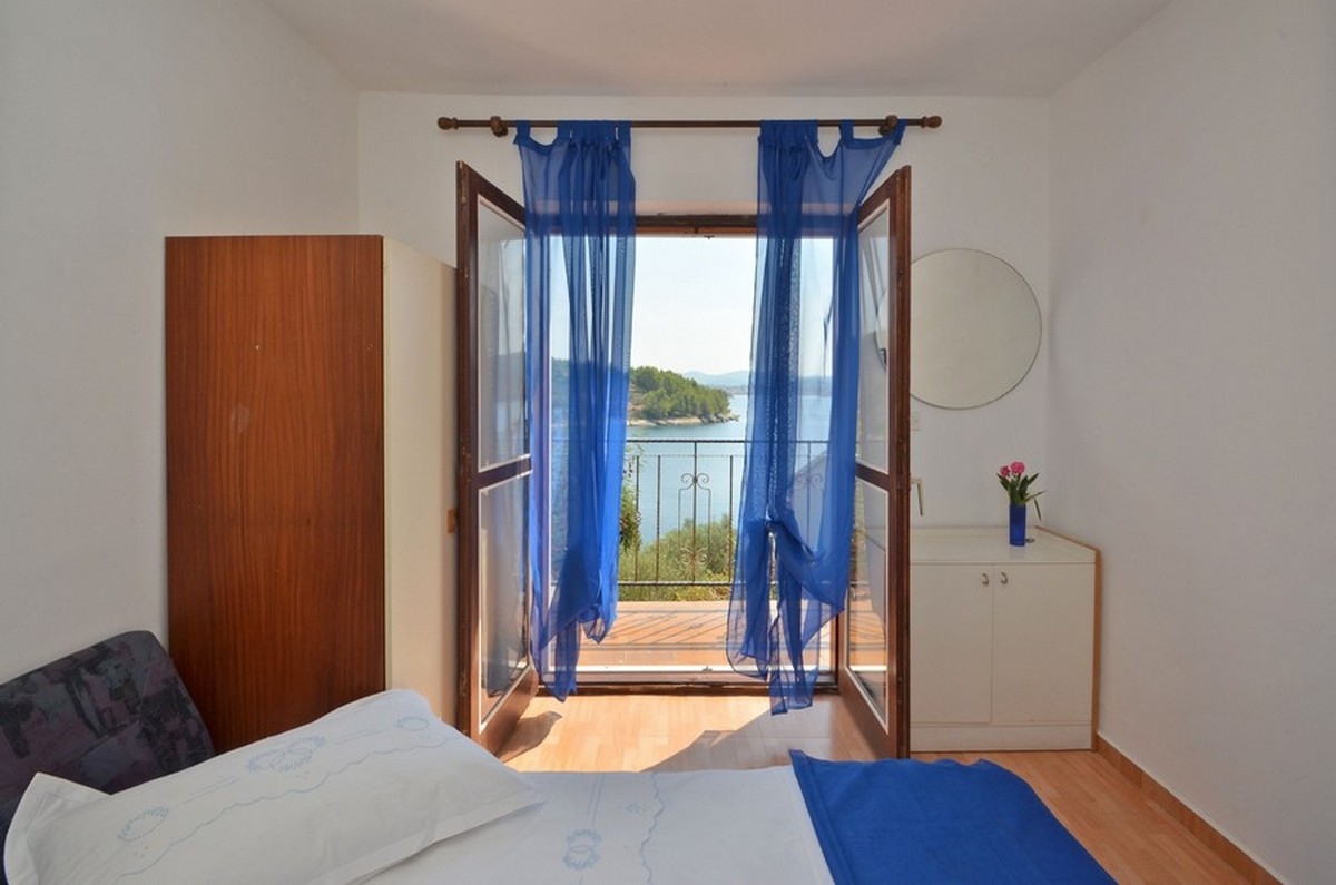 Comfortable and spacious house with terrace and sea view Cove Mikulina Luka, Korčula  K