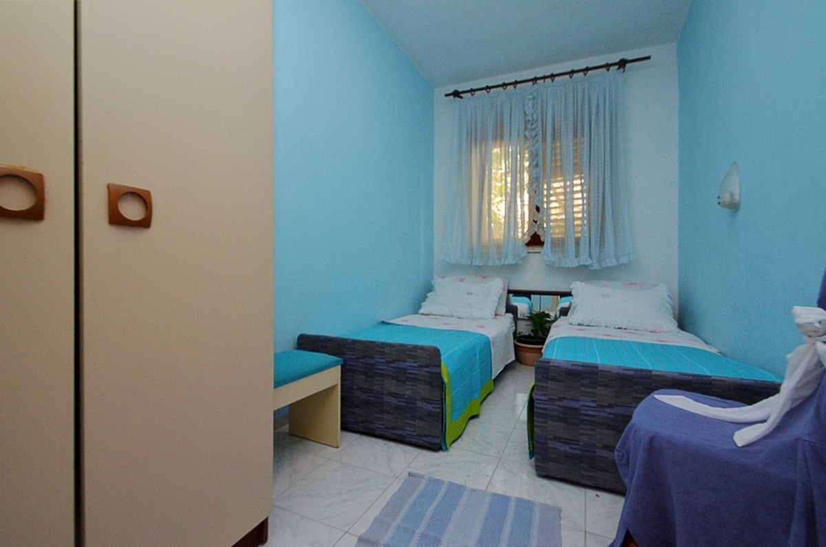 Comfortable and spacious house with terrace and sea view Cove Mikulina Luka, Korčula  K