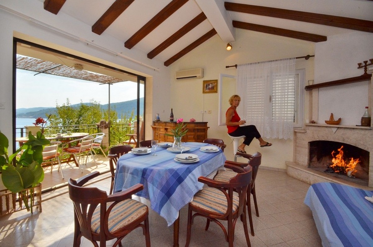 Comfortable and spacious house with terrace and sea view Cove Mikulina Luka, Korčula (K-20116)