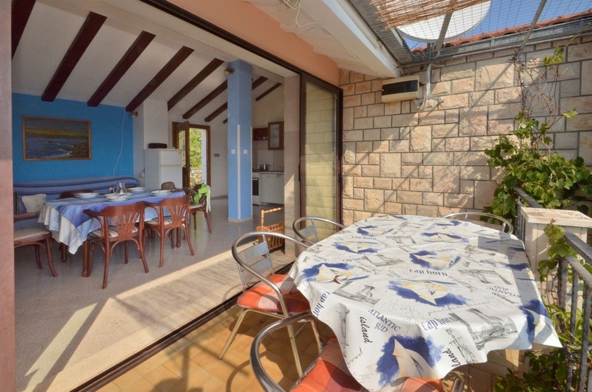 Comfortable and spacious house with terrace and sea view Cove Mikulina Luka, Korčula  K