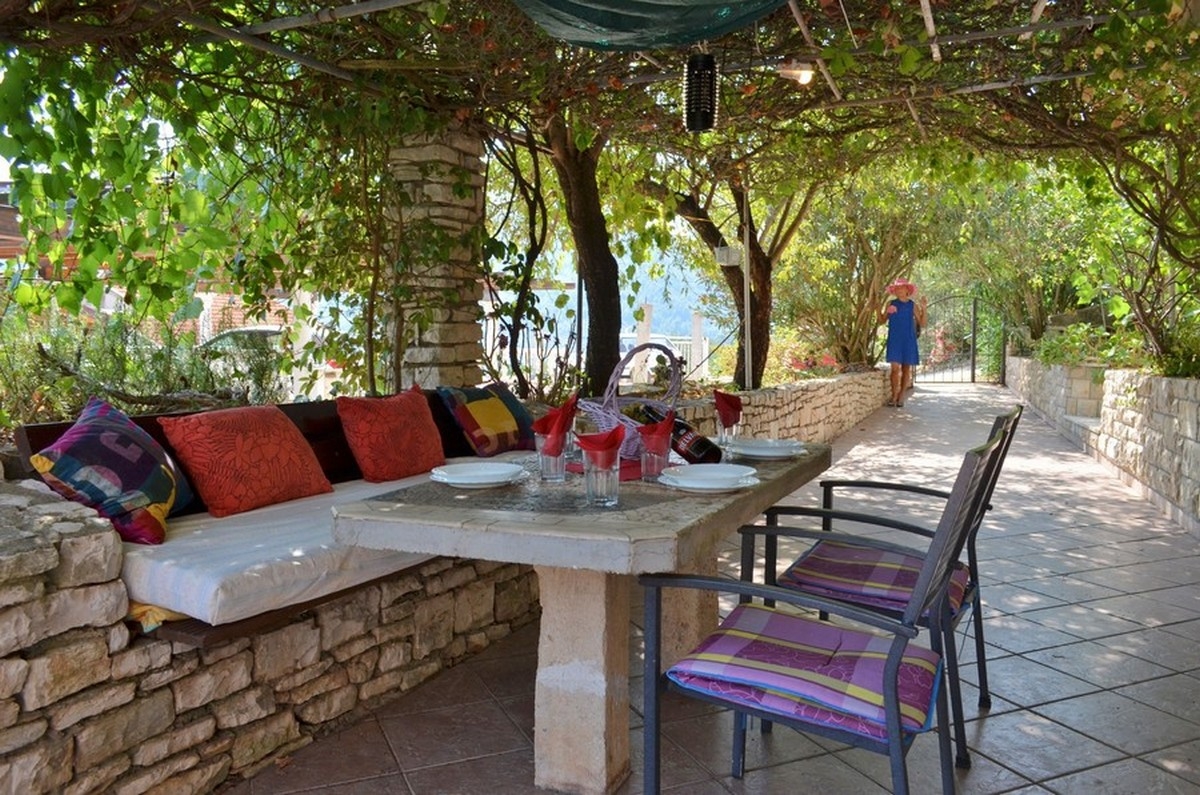 Comfortable and spacious house with terrace and sea view Cove Mikulina Luka, Korčula  K