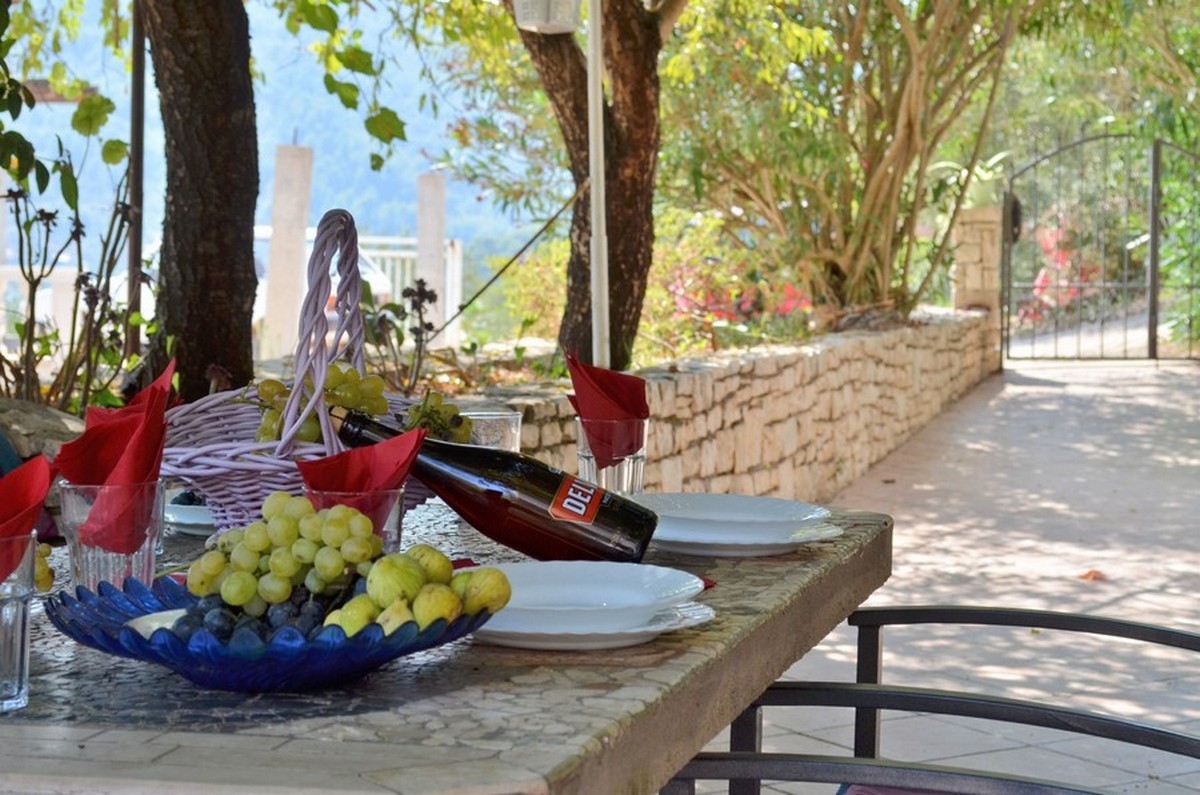 Comfortable and spacious house with terrace and sea view Cove Mikulina Luka, Korčula  K