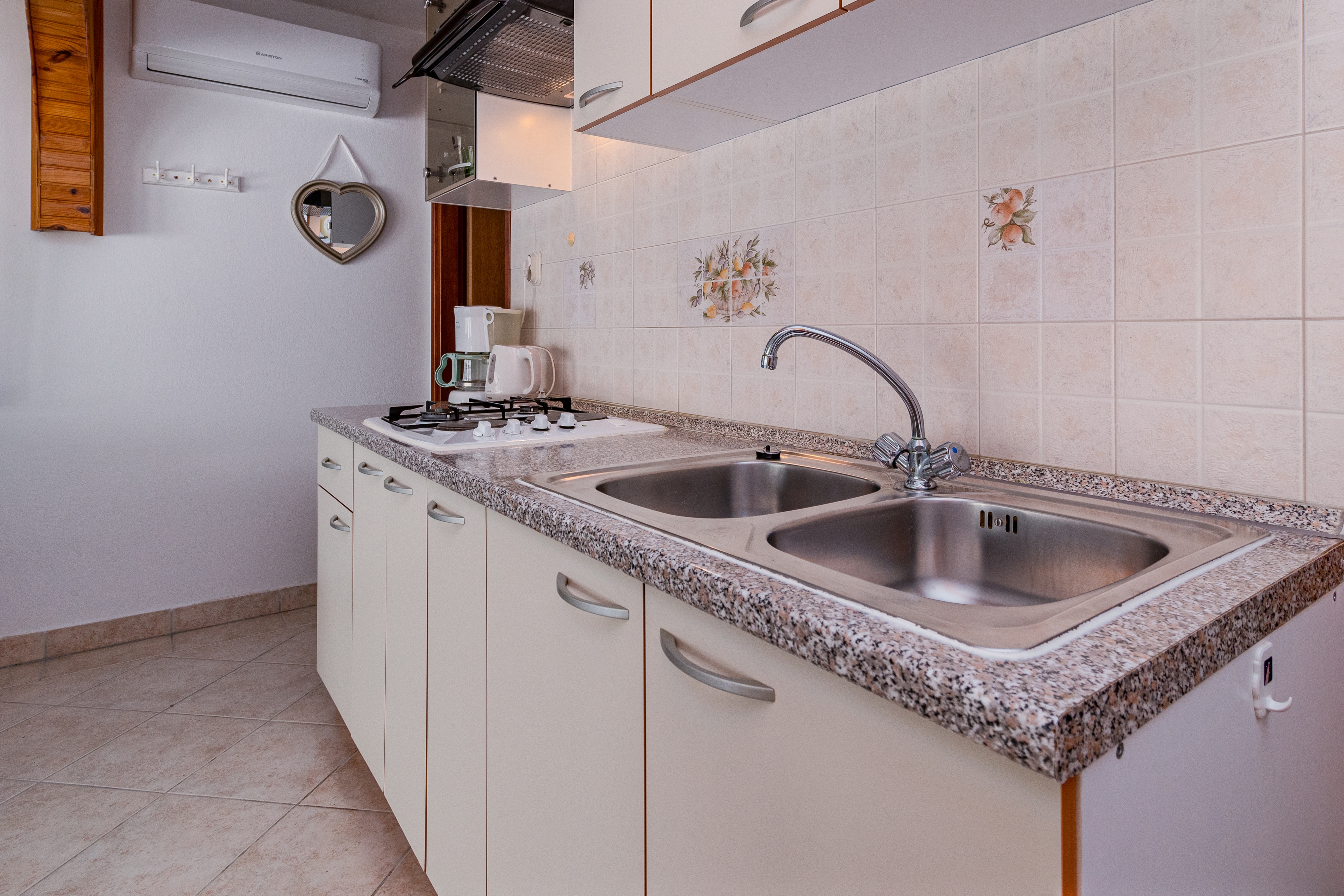 One bedroom apartment with terrace and sea view Baška, Krk  A-a
