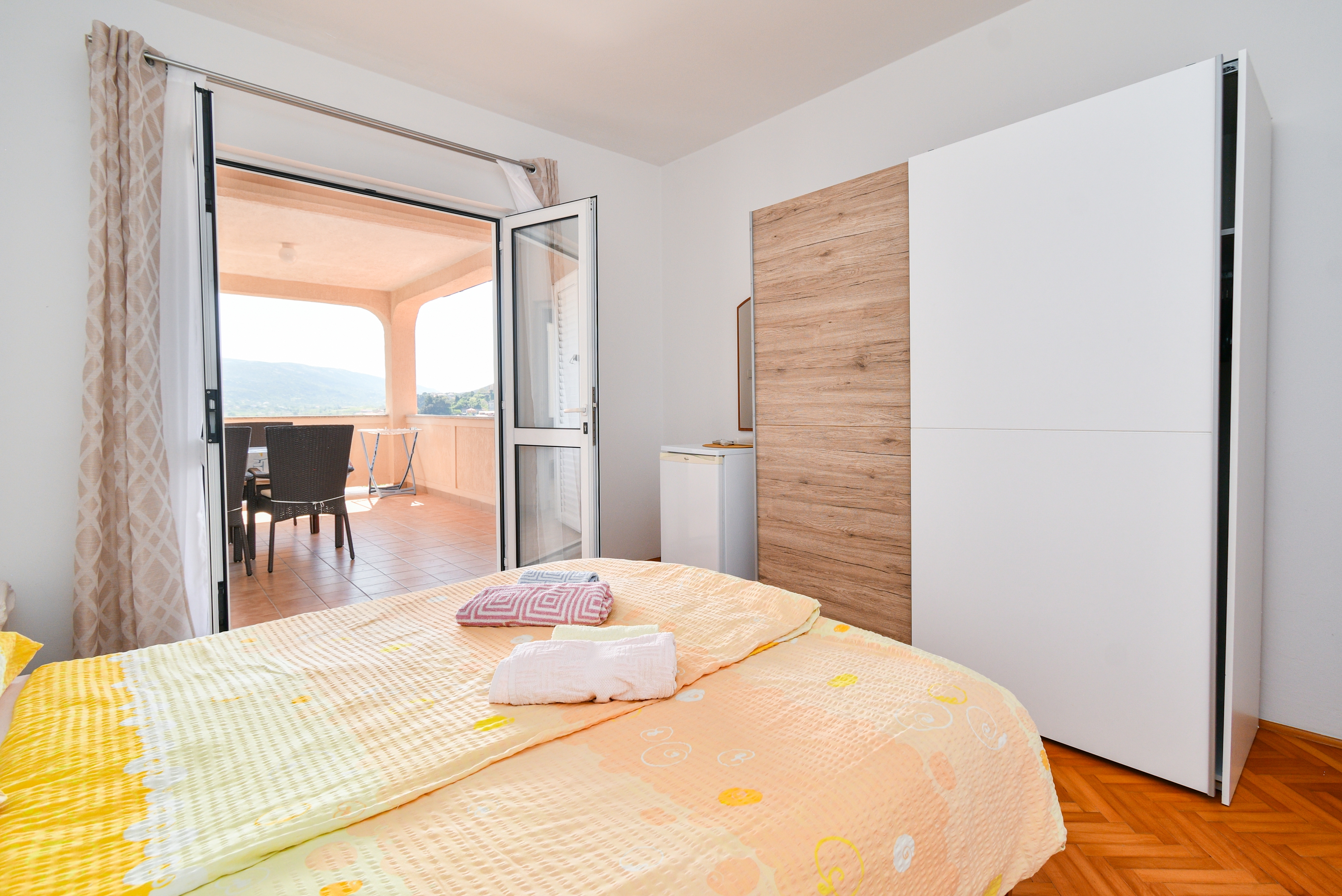 Two bedroom apartment with terrace and sea view Supetarska Draga - Donja, Rab (A-2013-a)