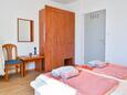 Supetarska Draga - Donja, Bedroom 1 in the apartment, (pet friendly) and WiFi.
