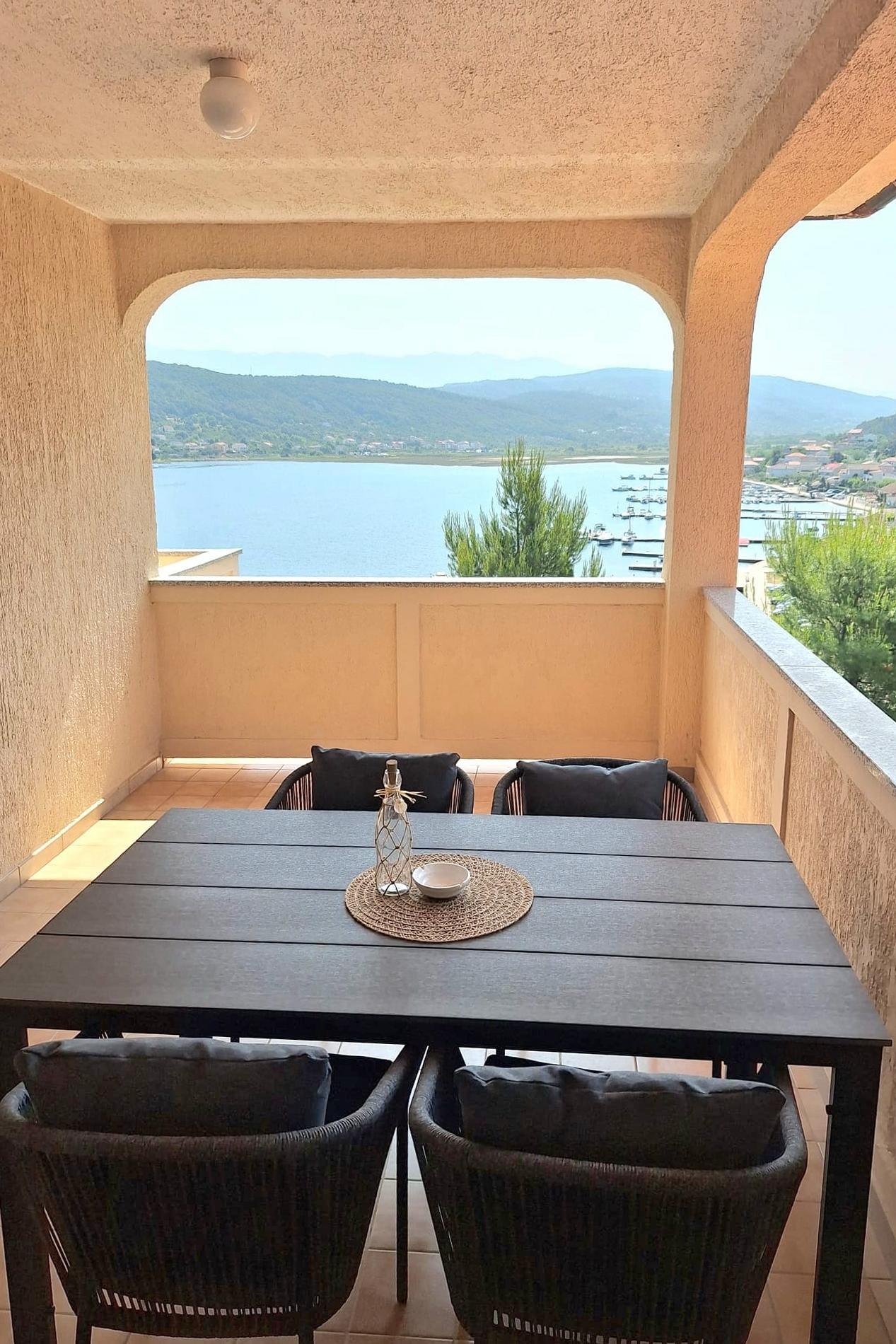 Two bedroom apartment with terrace and sea view Supetarska Draga - Donja, Rab  A-a