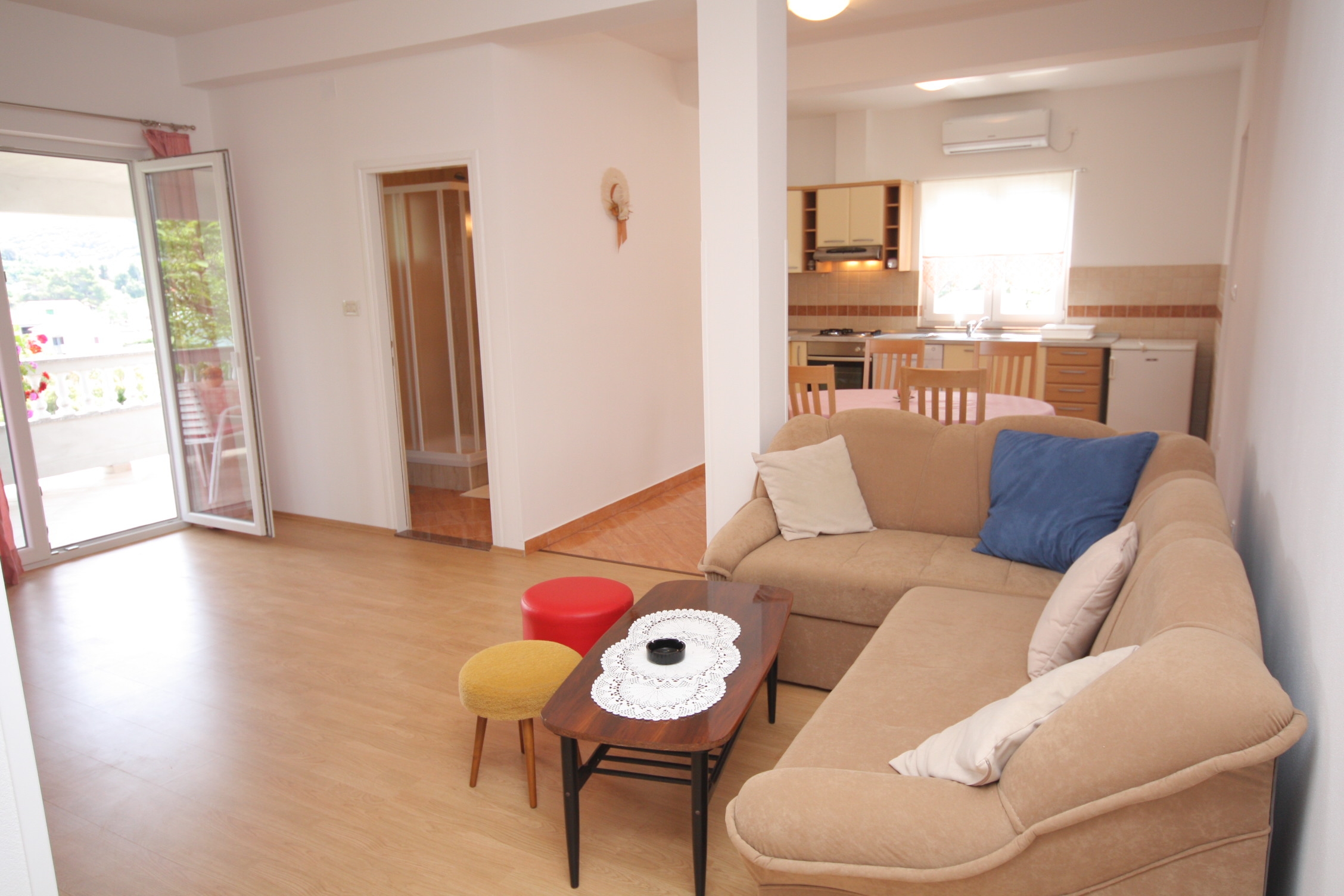 Two bedroom apartment with terrace and sea view Supetarska Draga - Donja, Rab (A-2013-b)