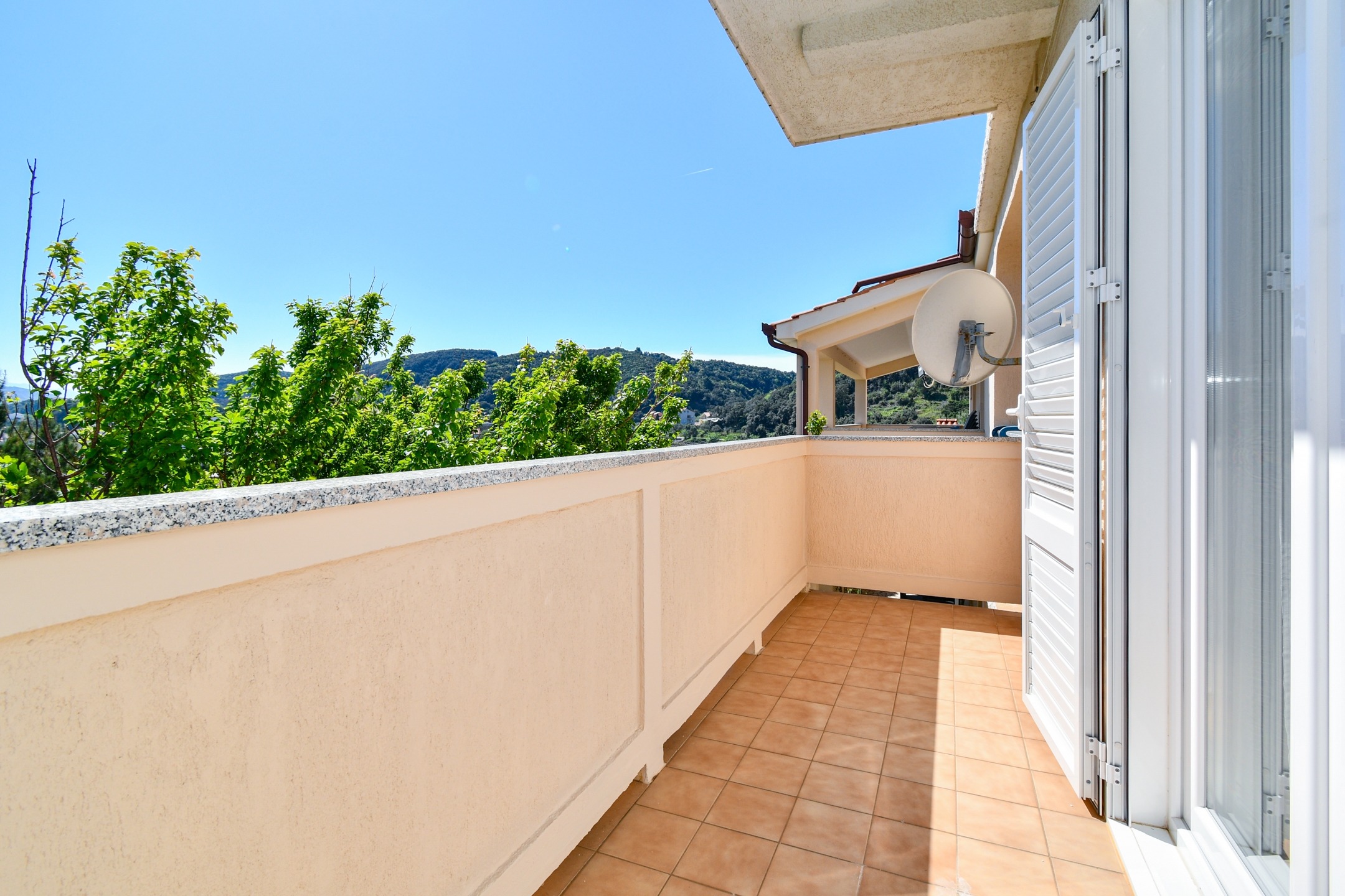 Two bedroom apartment with terrace and sea view Supetarska Draga - Donja, Rab  A-c