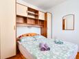 Supetarska Draga - Donja, Dormitorio in the apartment, (pet friendly) y WiFi.