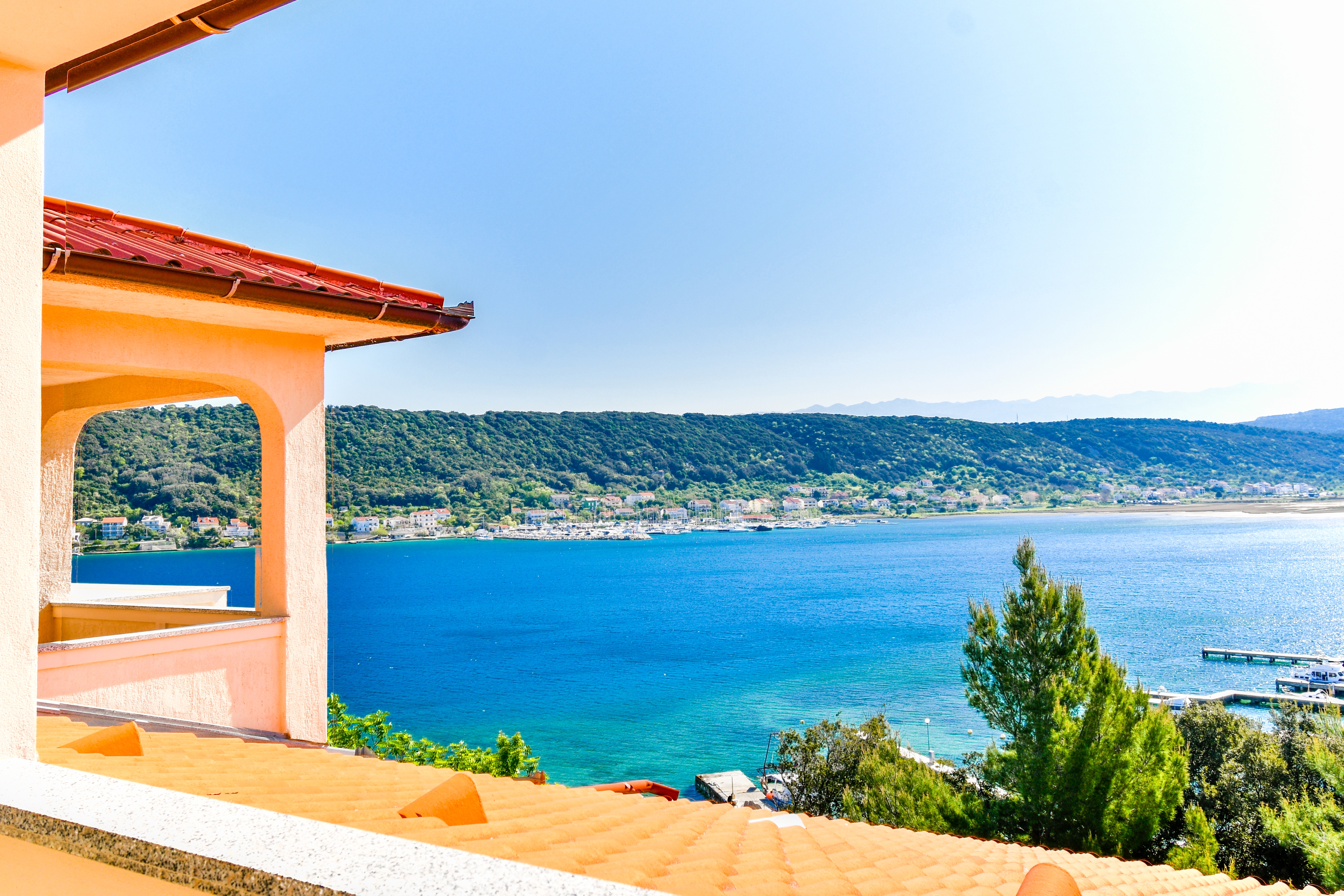 One bedroom apartment with balcony and sea view Supetarska Draga - Donja, Rab  A-f
