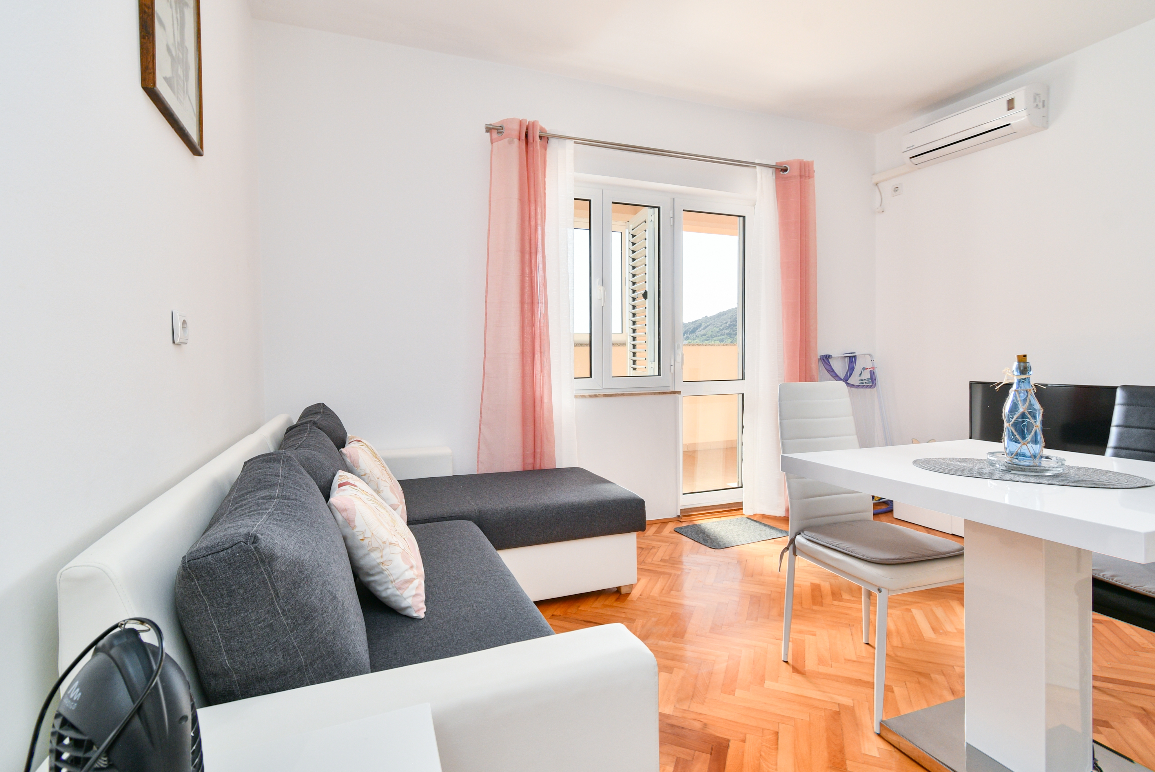 One bedroom apartment with balcony and sea view Supetarska Draga - Donja, Rab (A-2013-f) One bedroom apartment with balcony and sea view Supetarska Draga - Donja, Rab (A-2013-f)