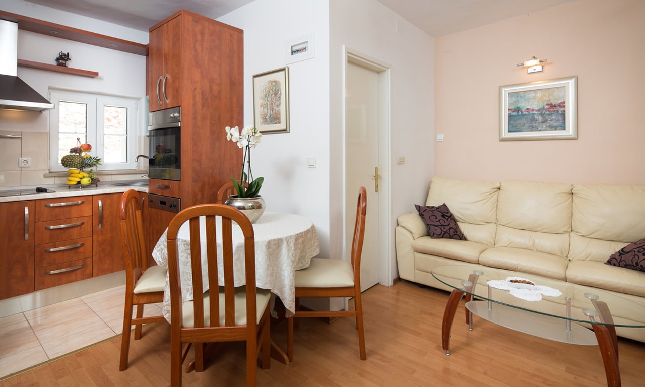 Two bedroom house with terrace Sutivan, Brač (K-20131) Two bedroom house with terrace Sutivan, Brač (K-20131)