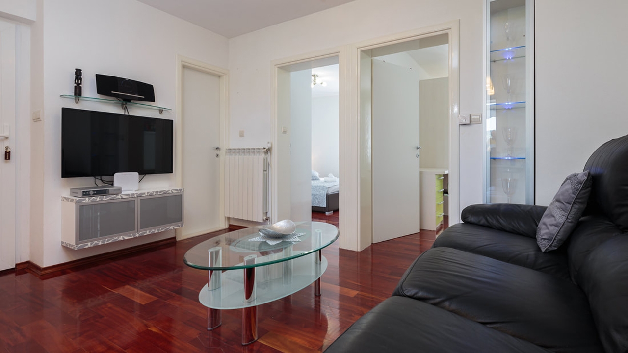 Three bedroom house with terrace Nerežišća, Brač (K-20132)