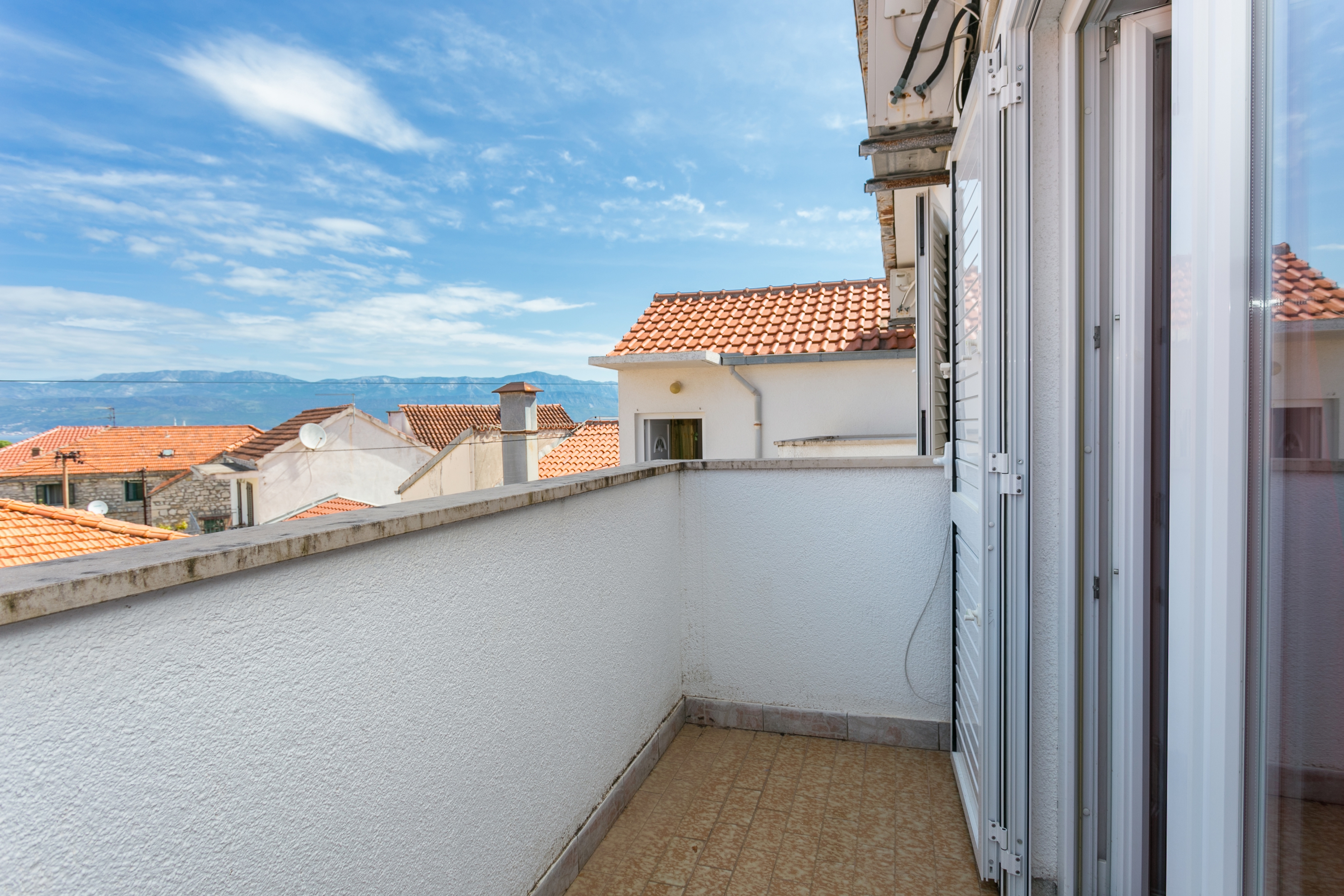 Three bedroom apartment with terrace and sea view Supetar, Brač  A-c