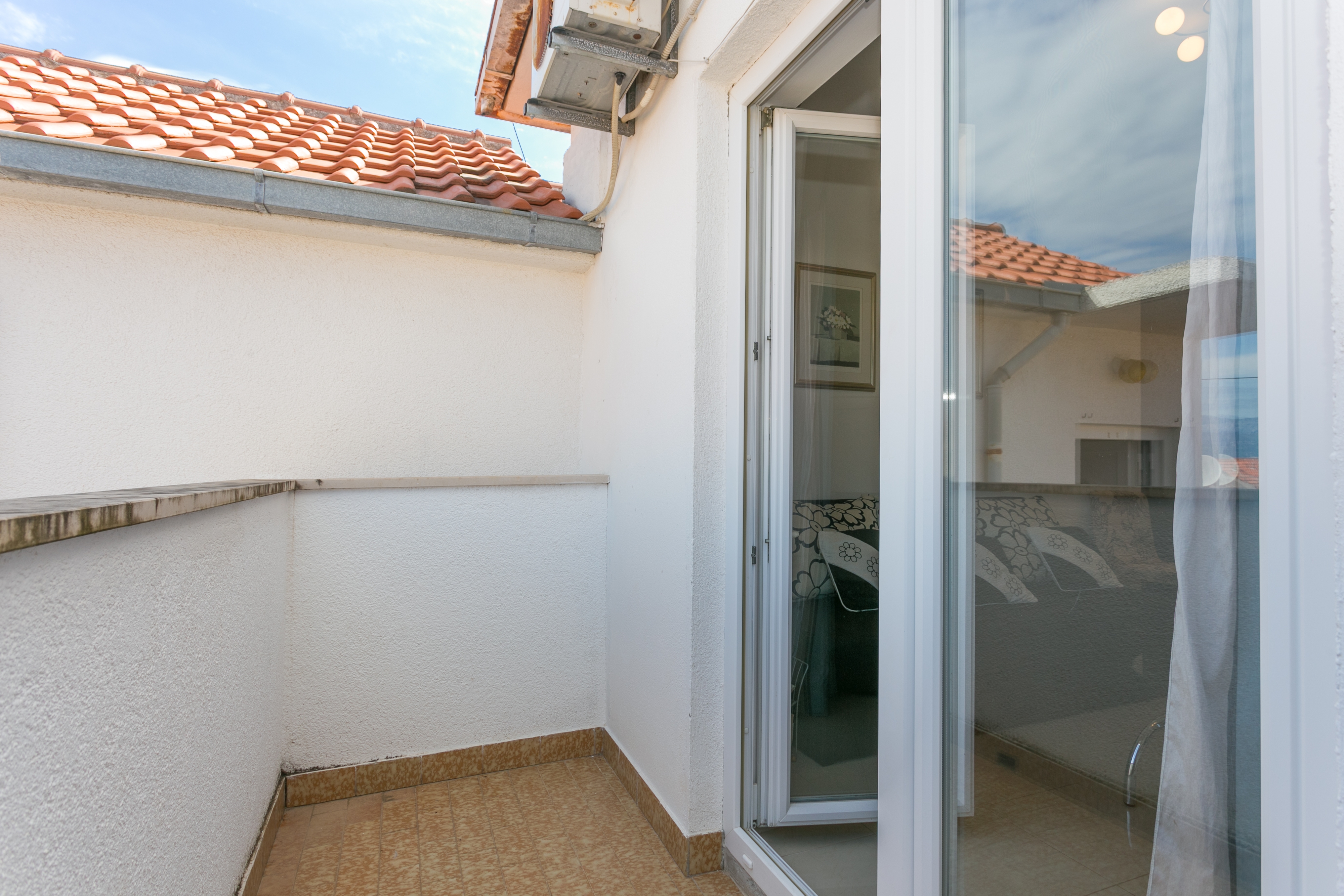Three bedroom apartment with terrace and sea view Supetar, Brač  A-c