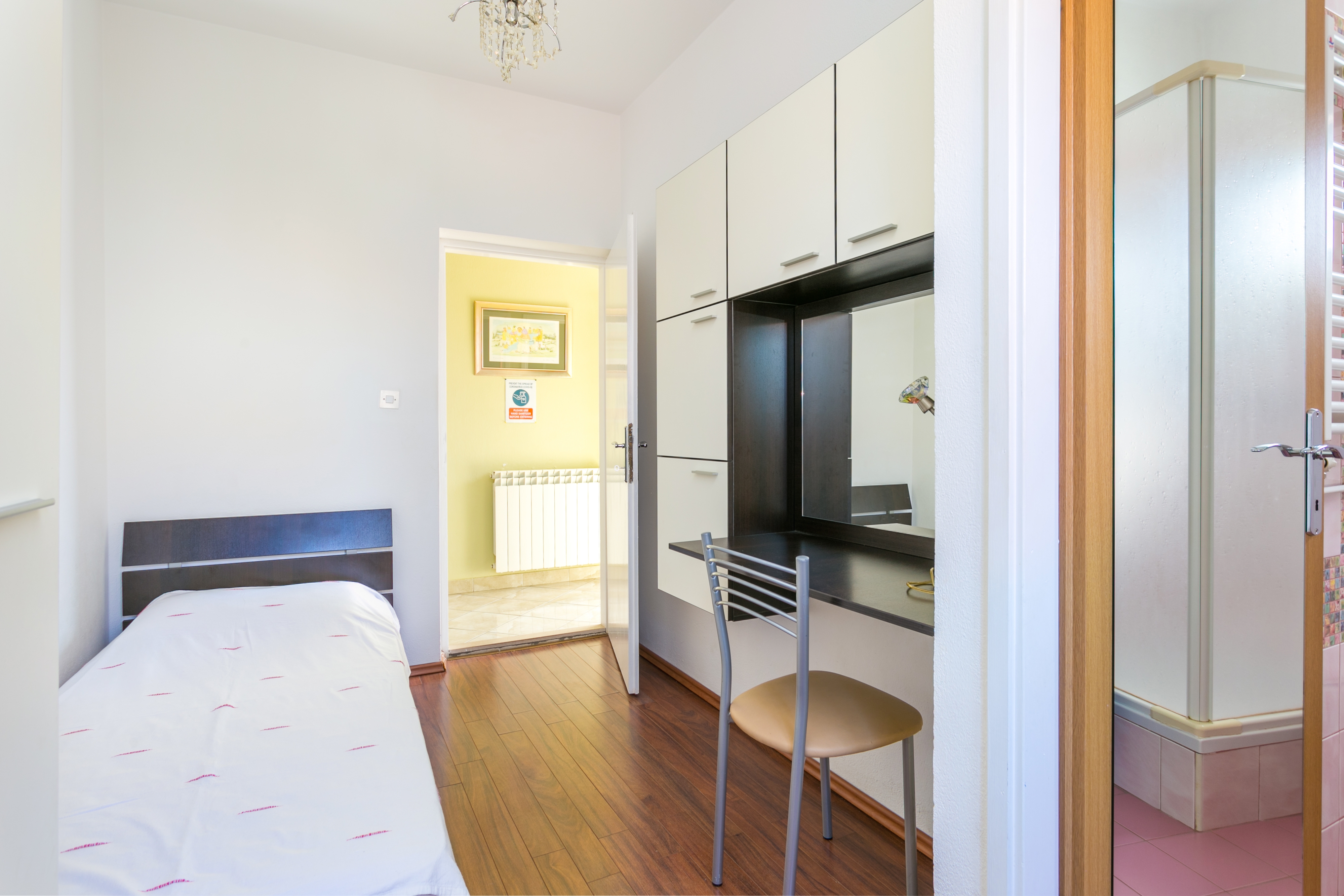 Three bedroom apartment with terrace and sea view Supetar, Brač  A-c
