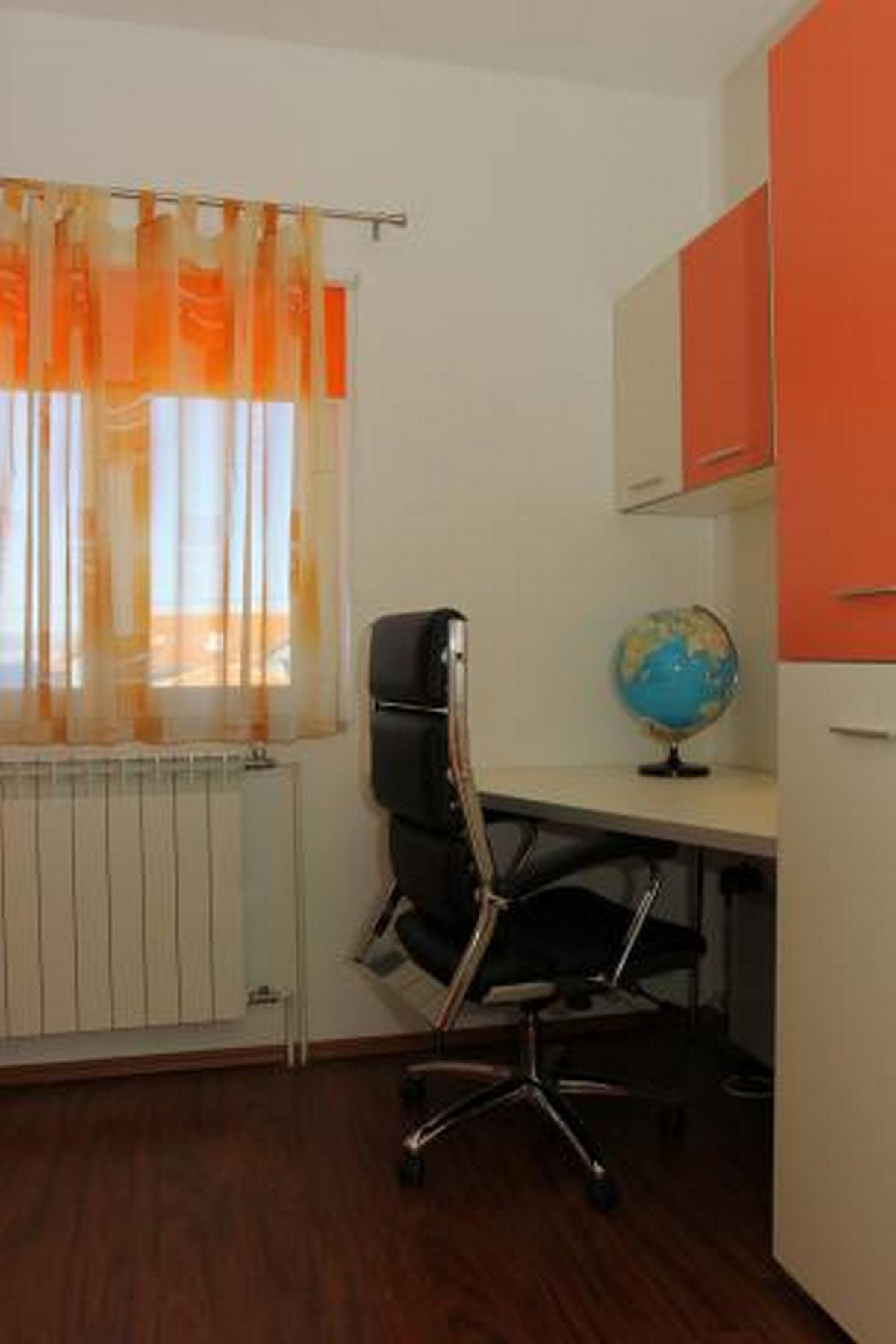 Three bedroom apartment with terrace and sea view Supetar, Brač  A-c