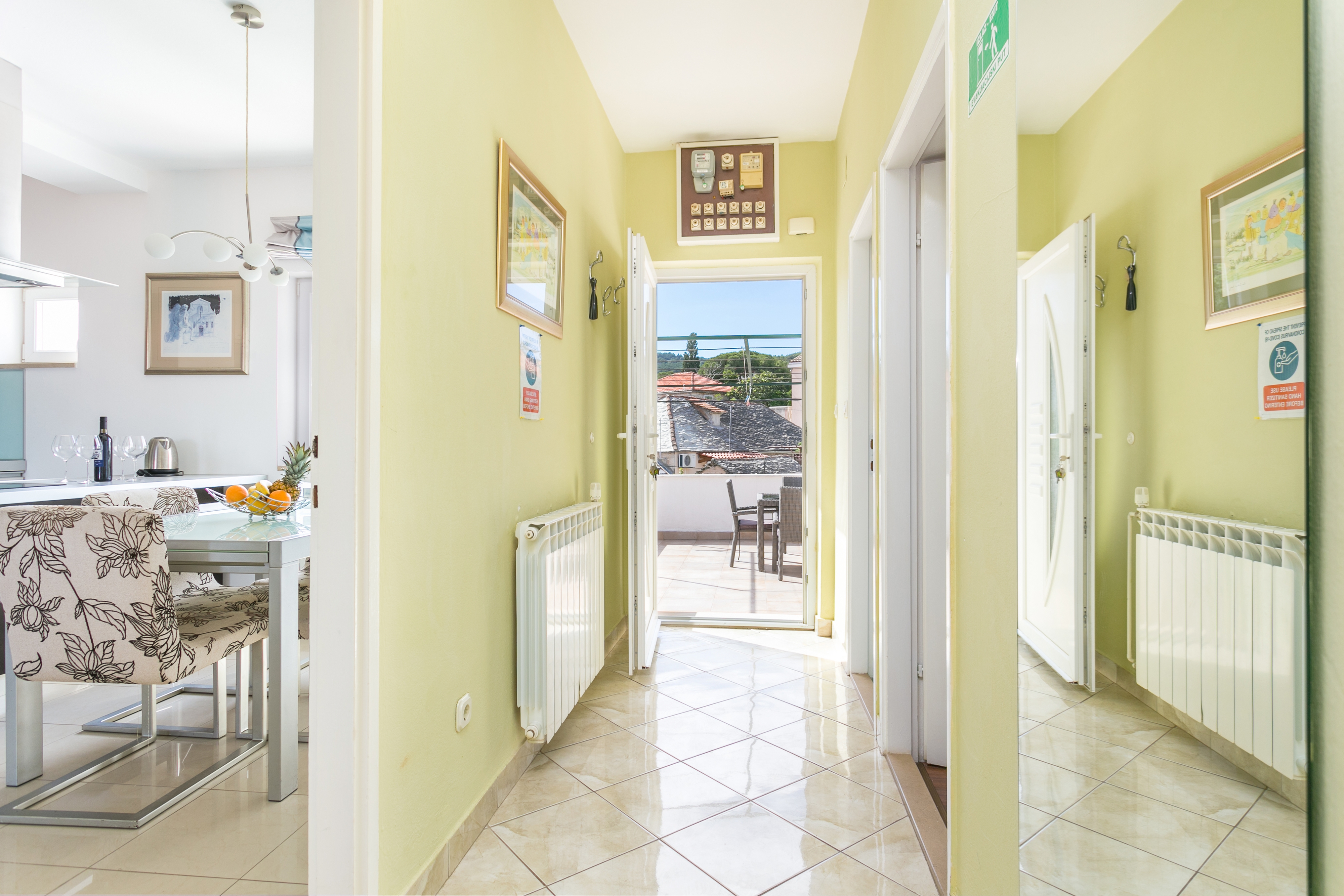 Three bedroom apartment with terrace and sea view Supetar, Brač  A-c