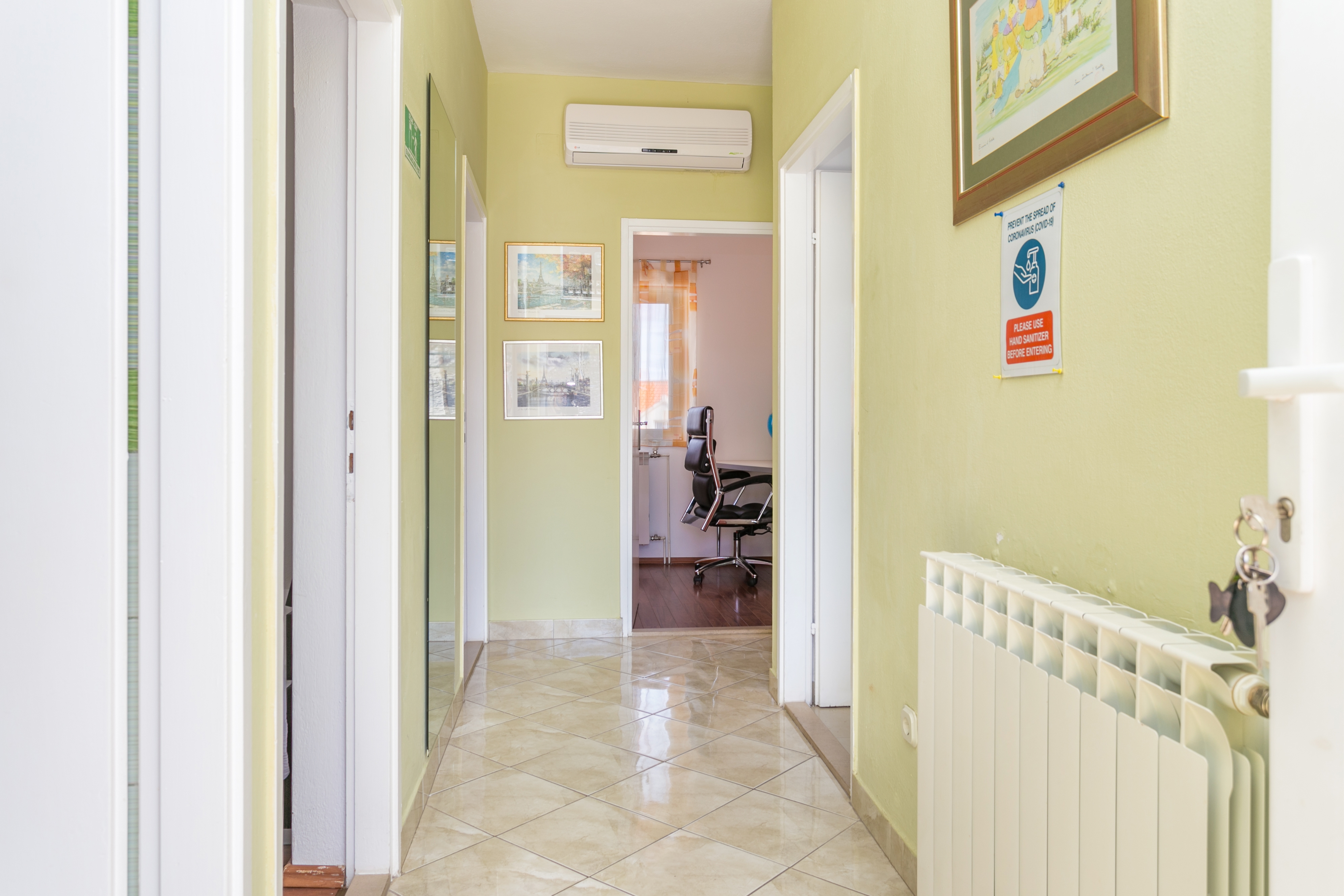 Three bedroom apartment with terrace and sea view Supetar, Brač  A-c