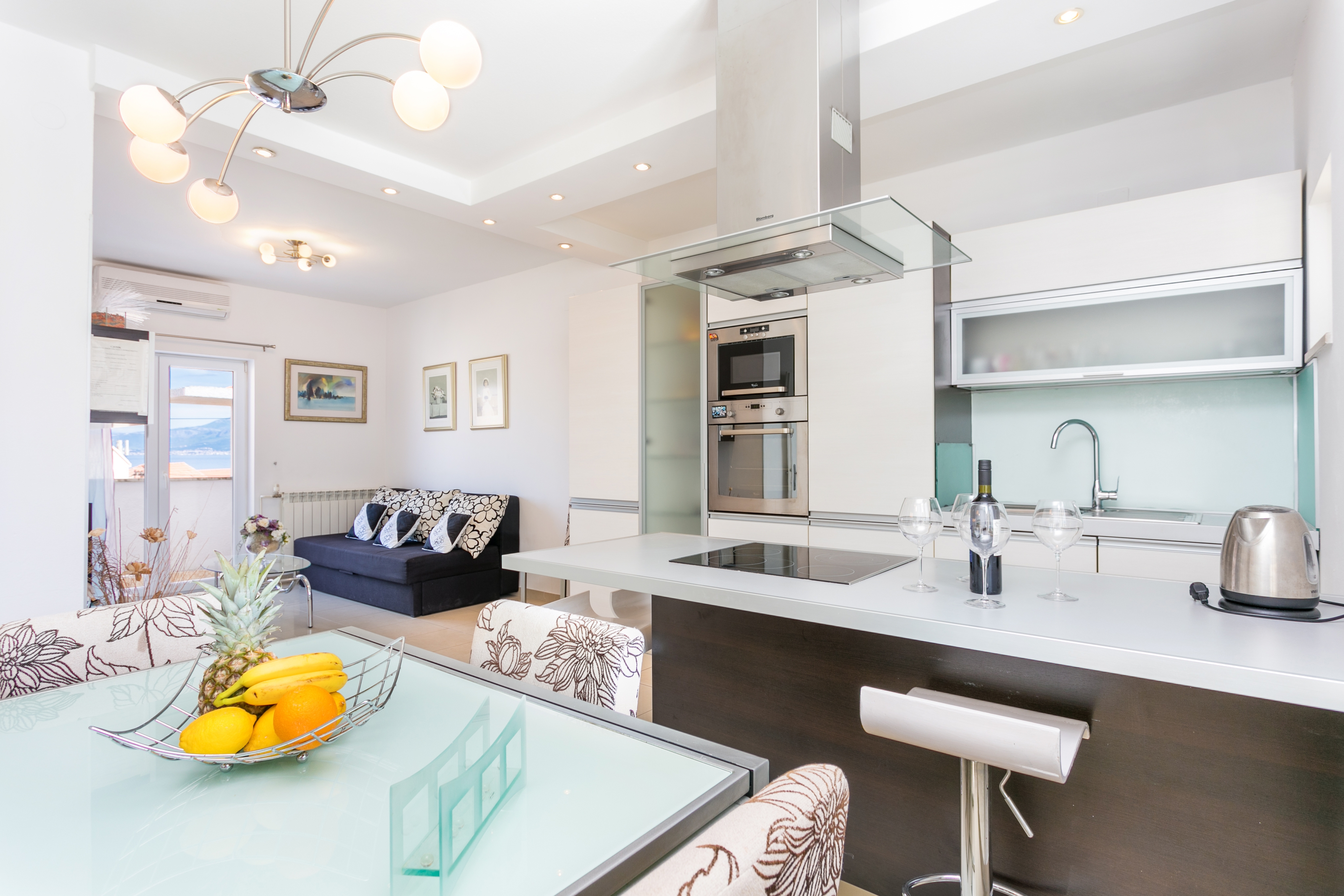 Three bedroom apartment with terrace and sea view Supetar, Brač (A-20134-c)