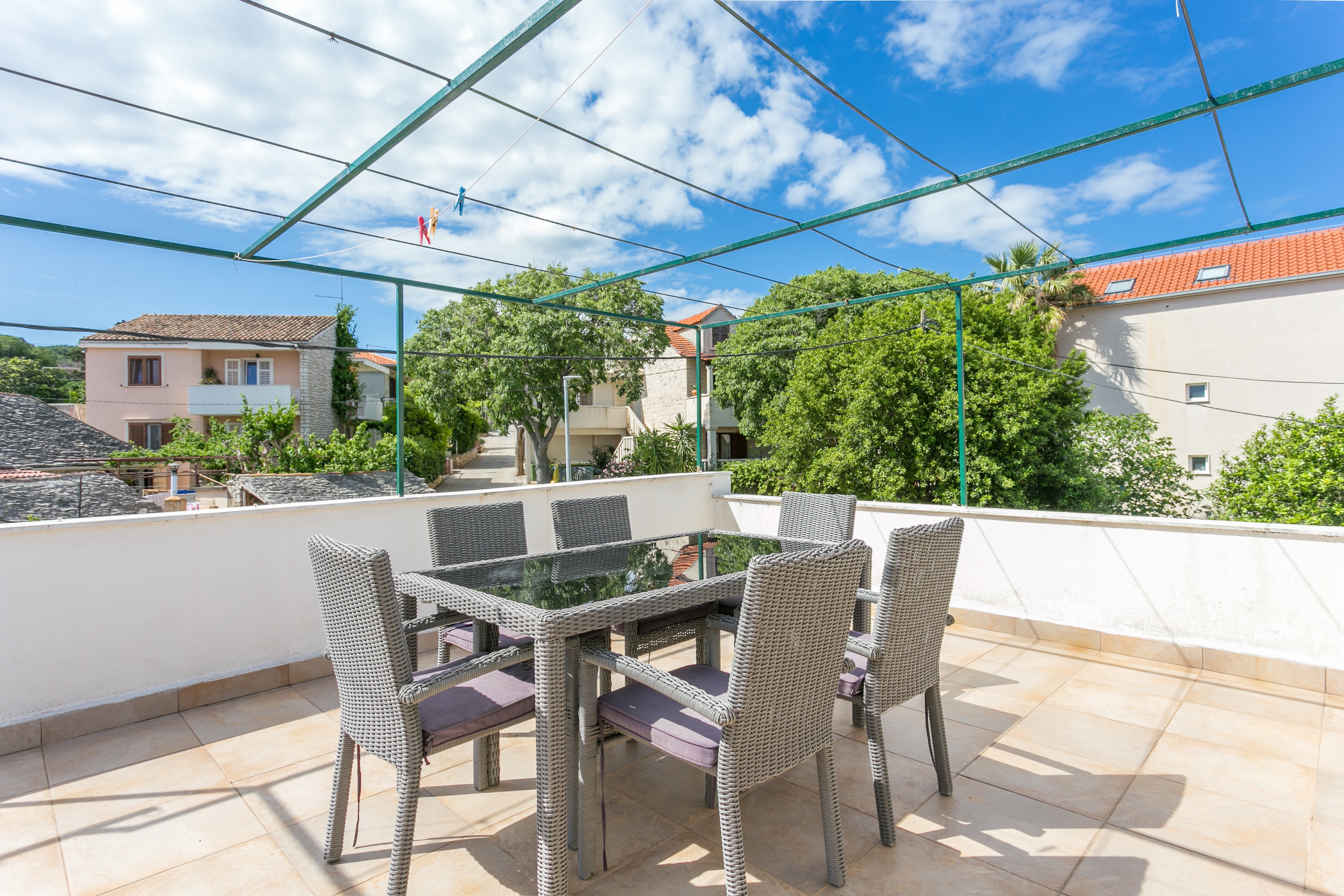 Three bedroom apartment with terrace and sea view Supetar, Brač  A-c