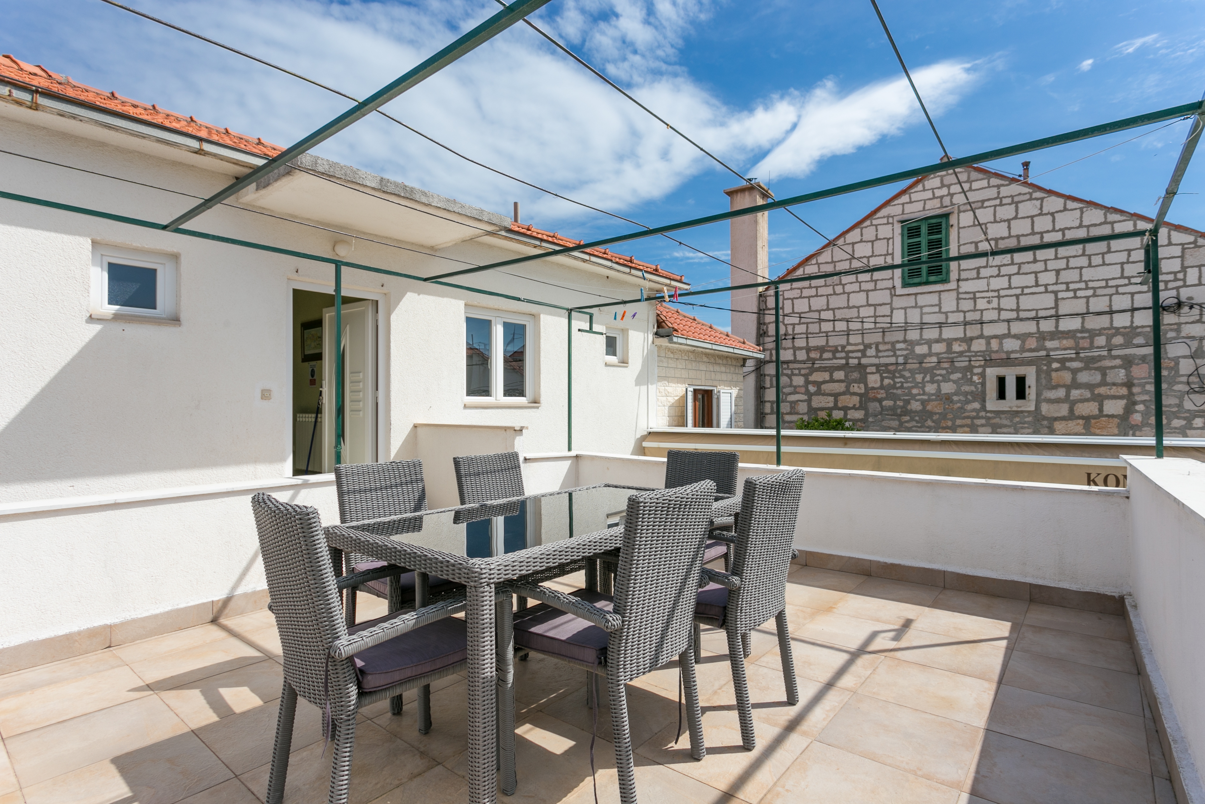 Three bedroom apartment with terrace and sea view Supetar, Brač  A-c