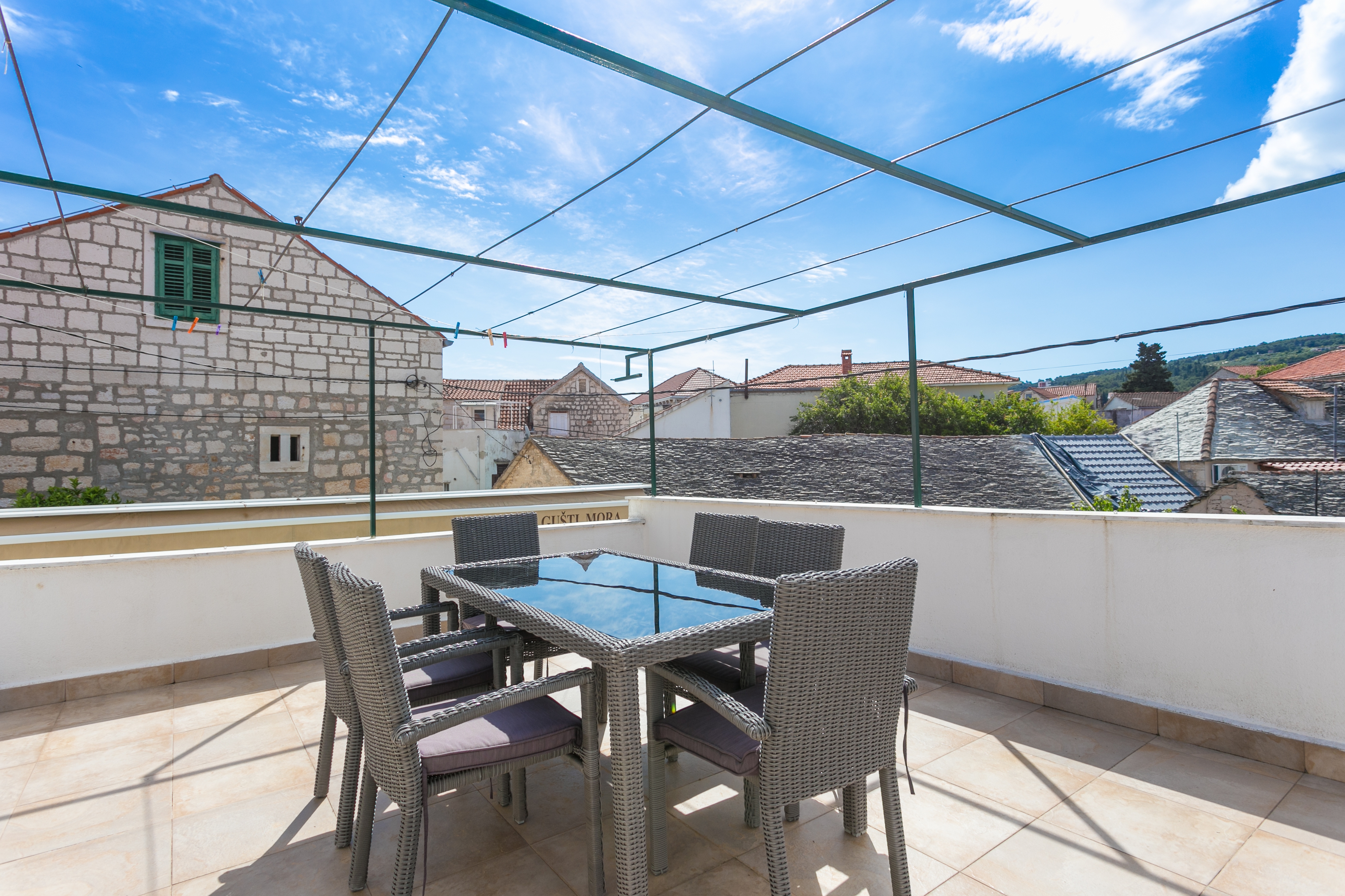 Three bedroom apartment with terrace and sea view Supetar, Brač  A-c
