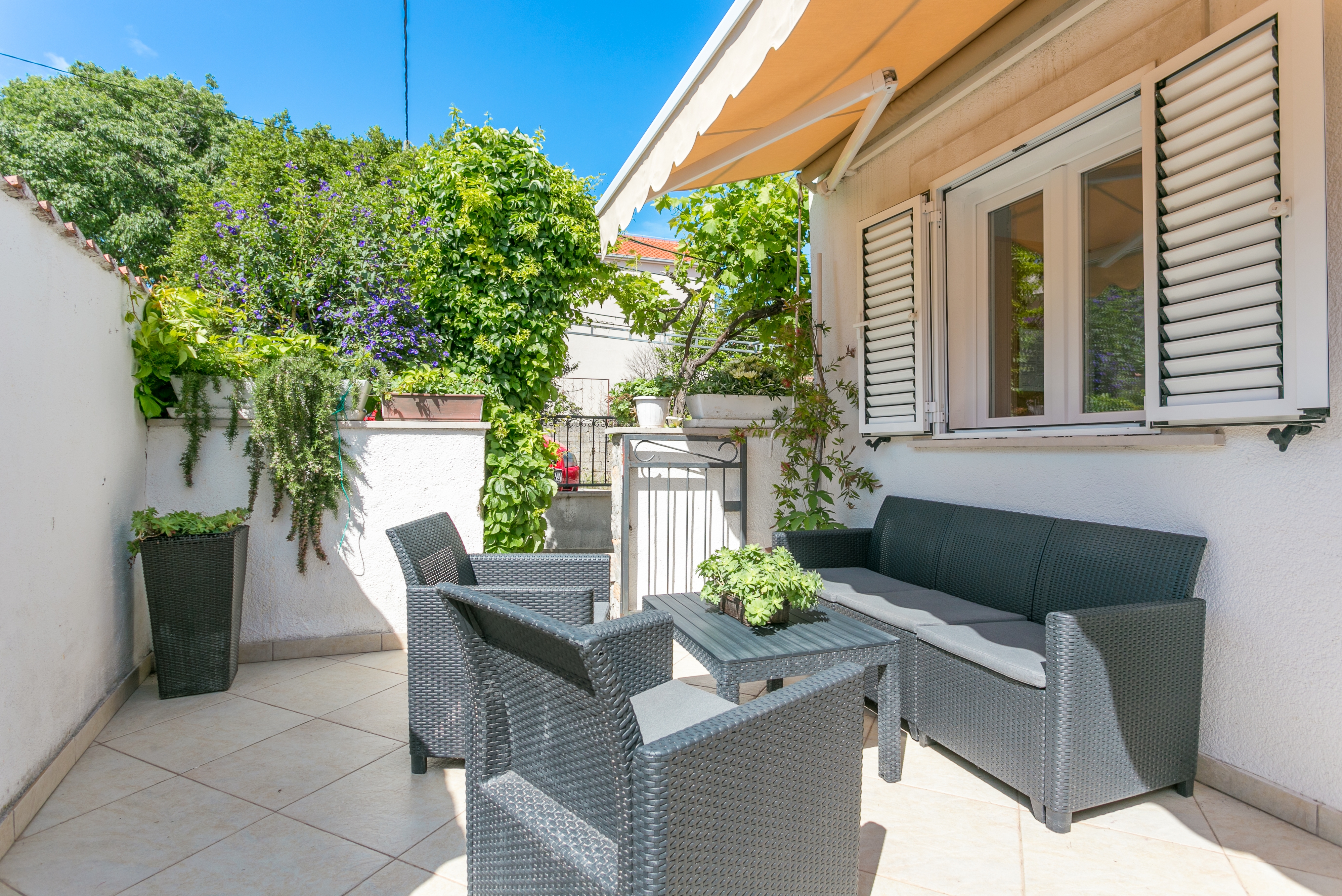 Studio flat with terrace Supetar, Brač (AS-20134-a)