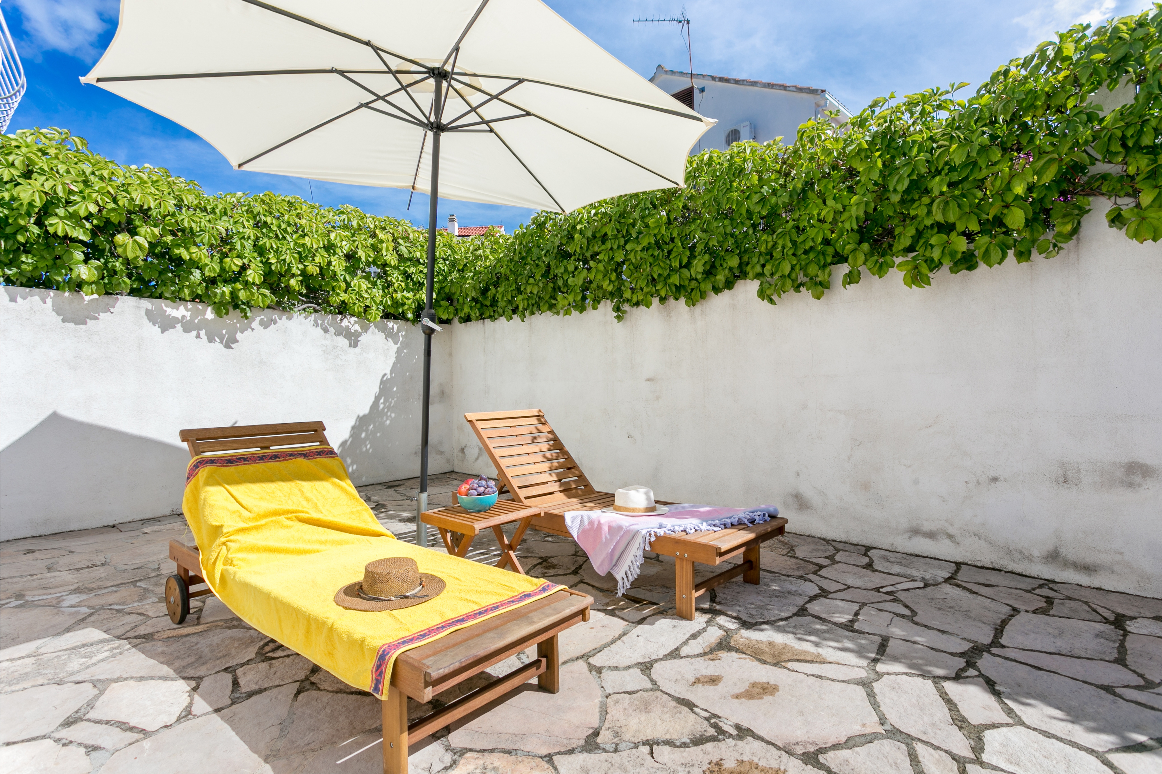 Two bedroom house with terrace Milna, Brač (K-20140)