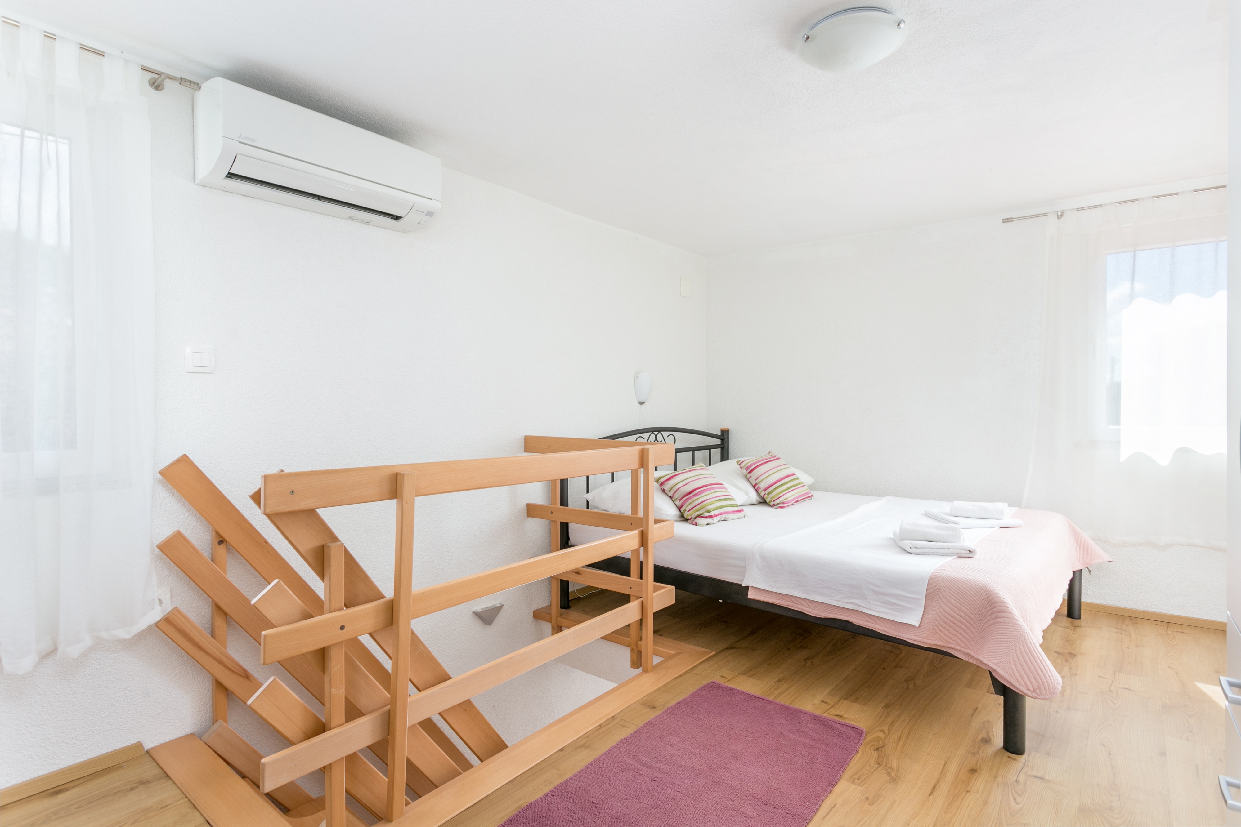 Two bedroom house with terrace Milna, Brač  K