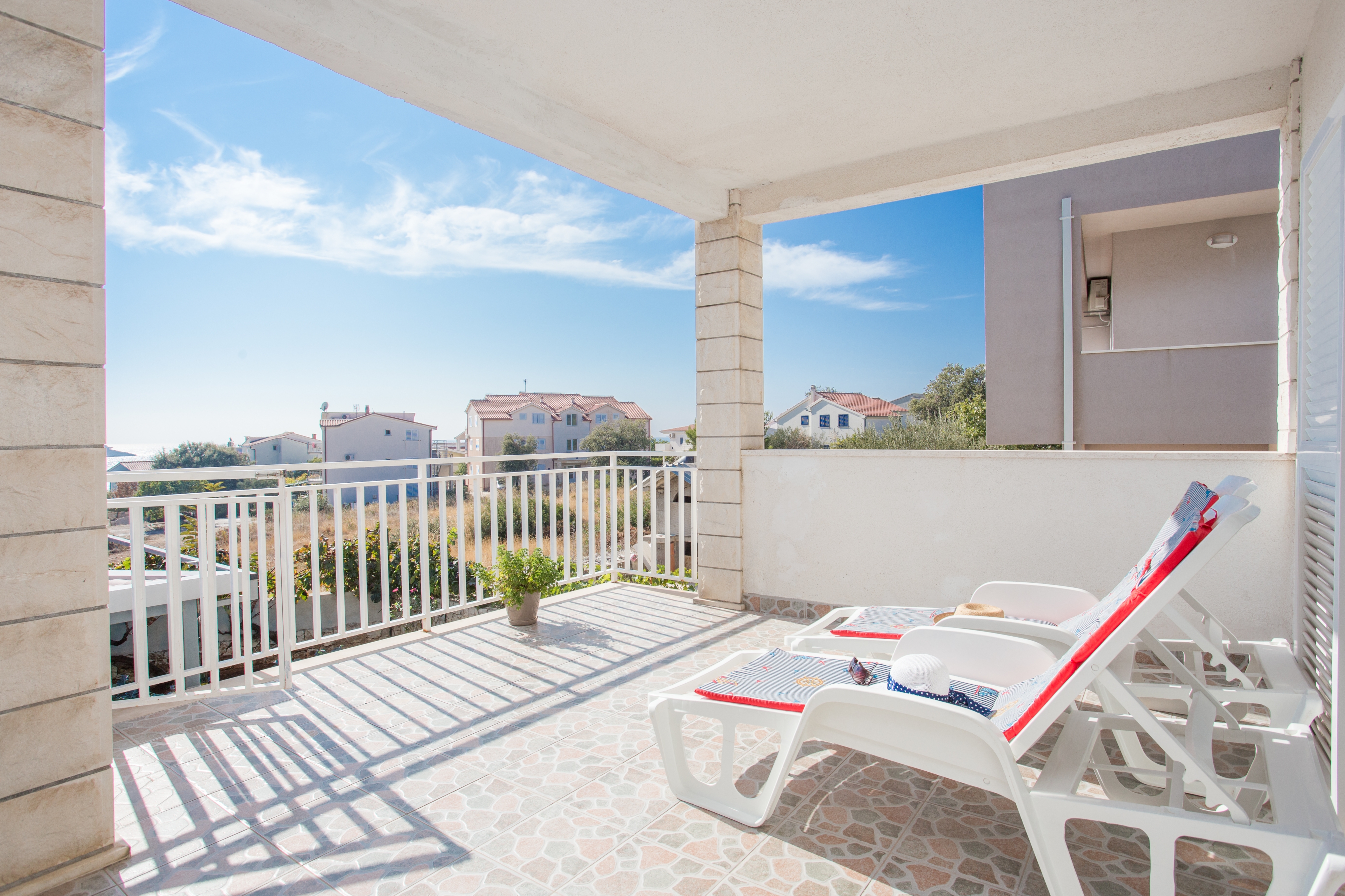 Three bedroom apartment with terrace and sea view Rogoznica  A-a