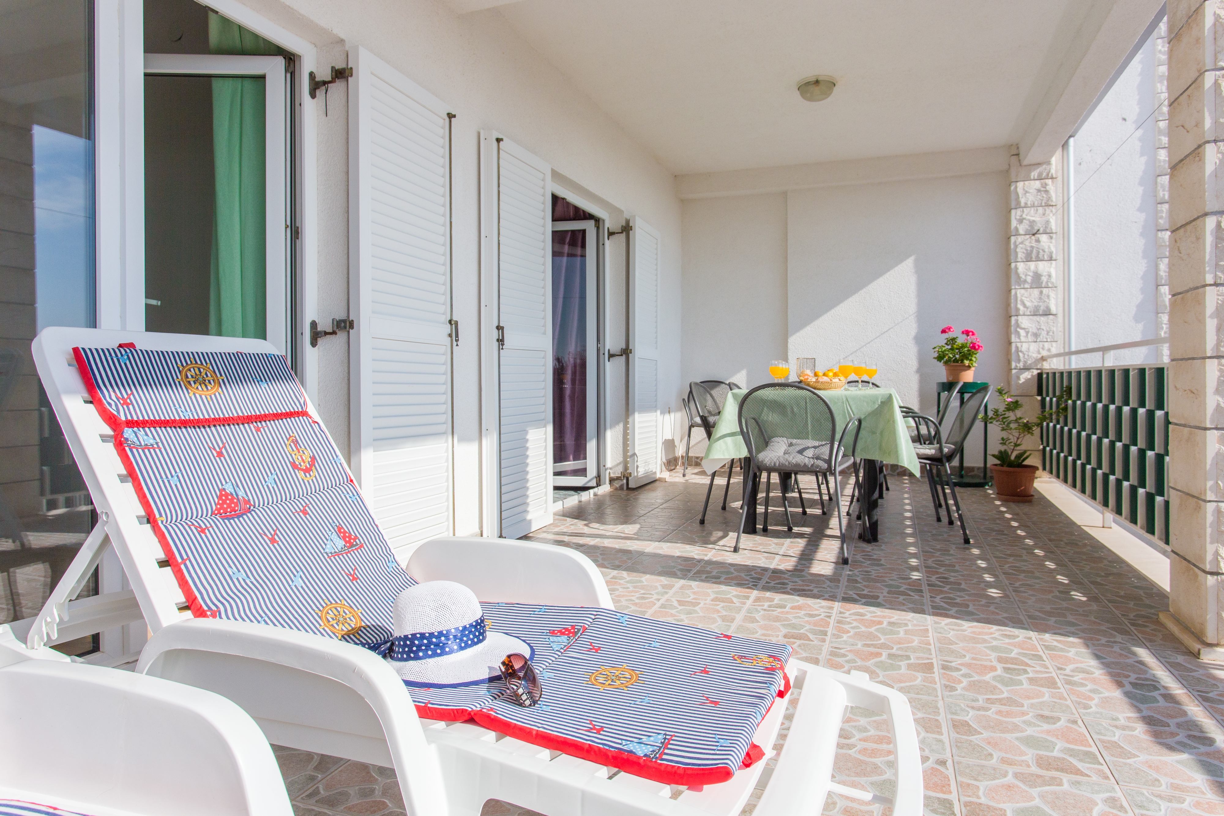 Three bedroom apartment with terrace and sea view Rogoznica  A-a