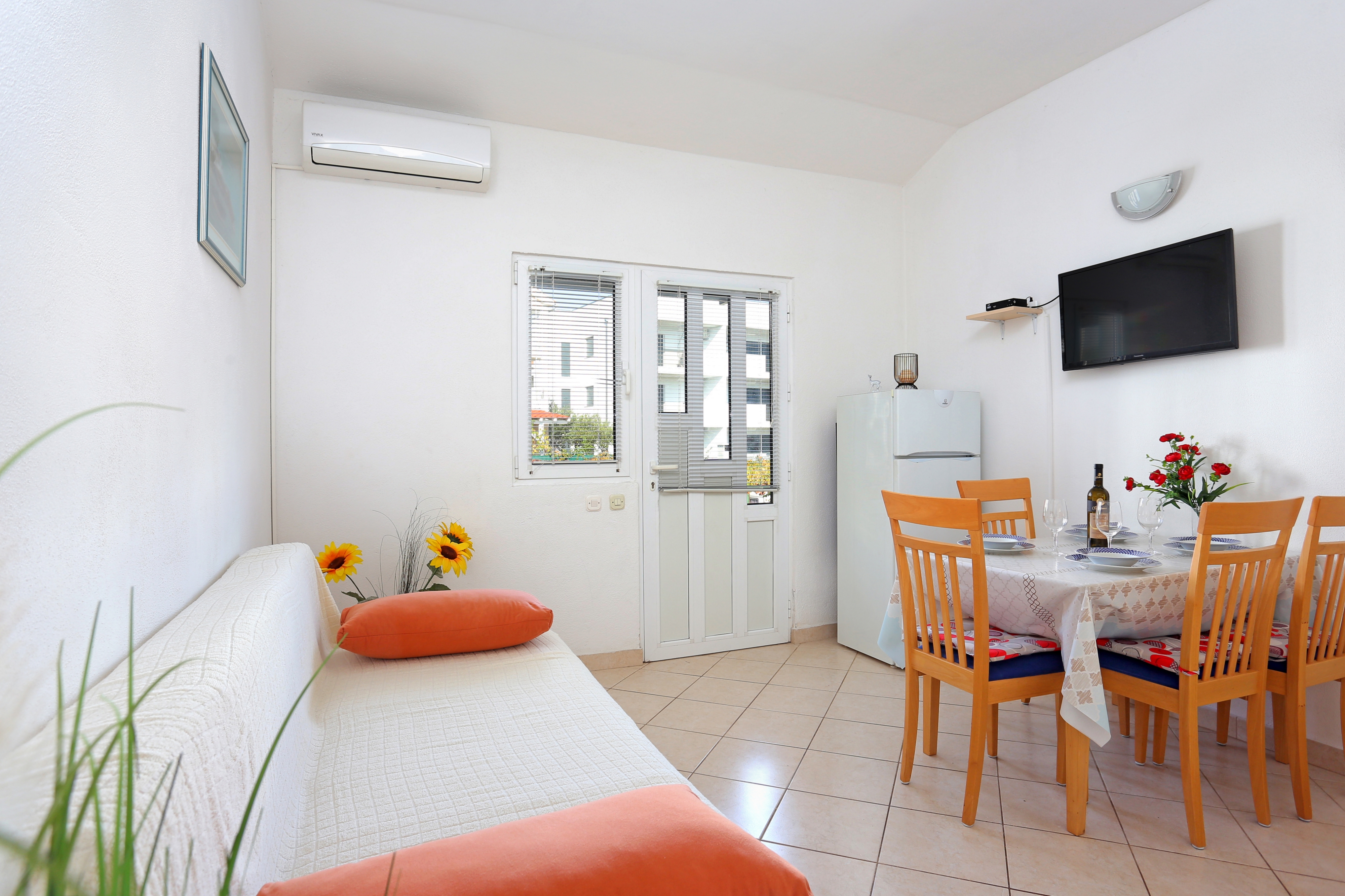 One bedroom apartment with terrace and sea view Rogoznica (A-20142-b)