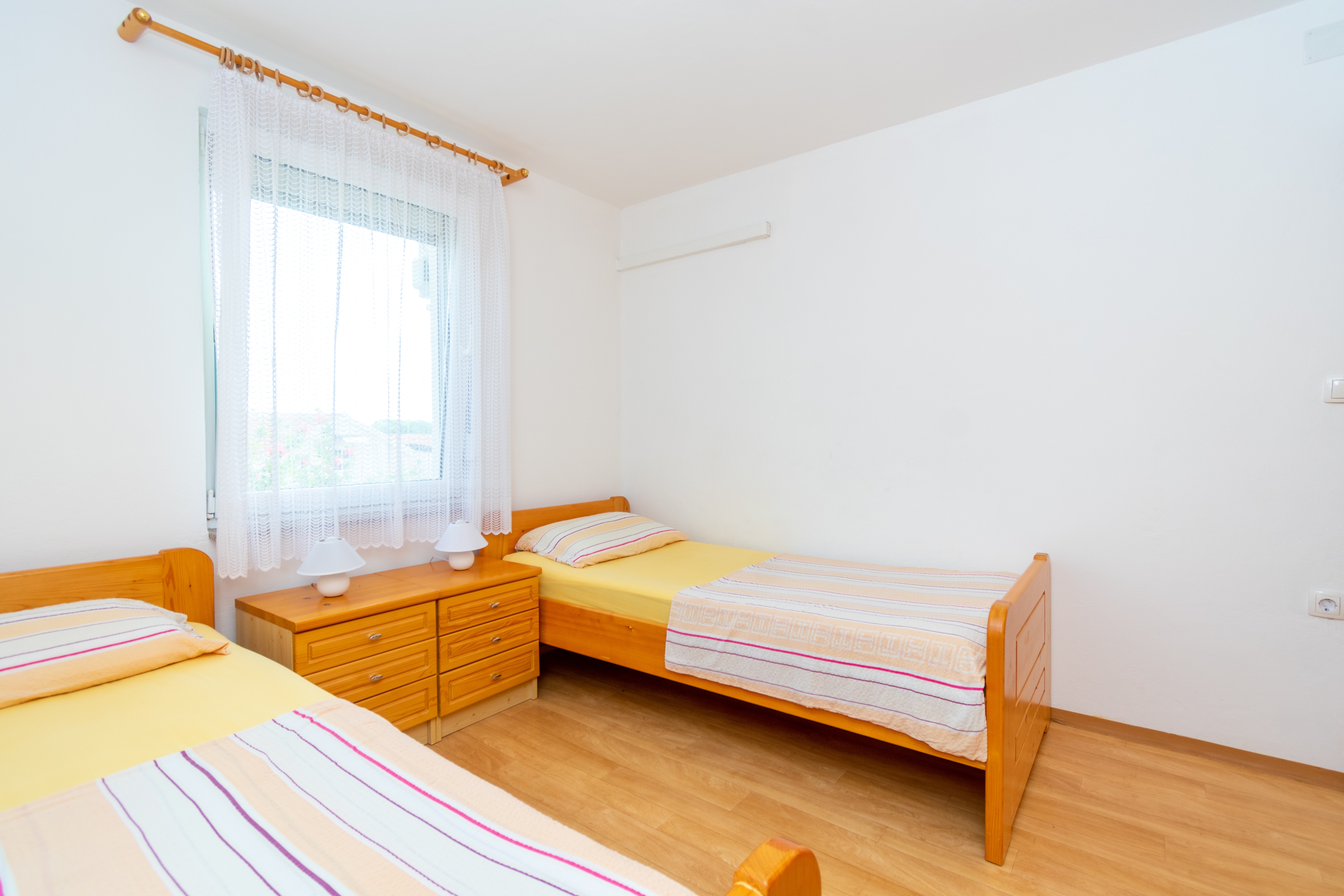 Two bedroom apartment with balcony and sea view Vir - Kozjak, Vir  A-a
