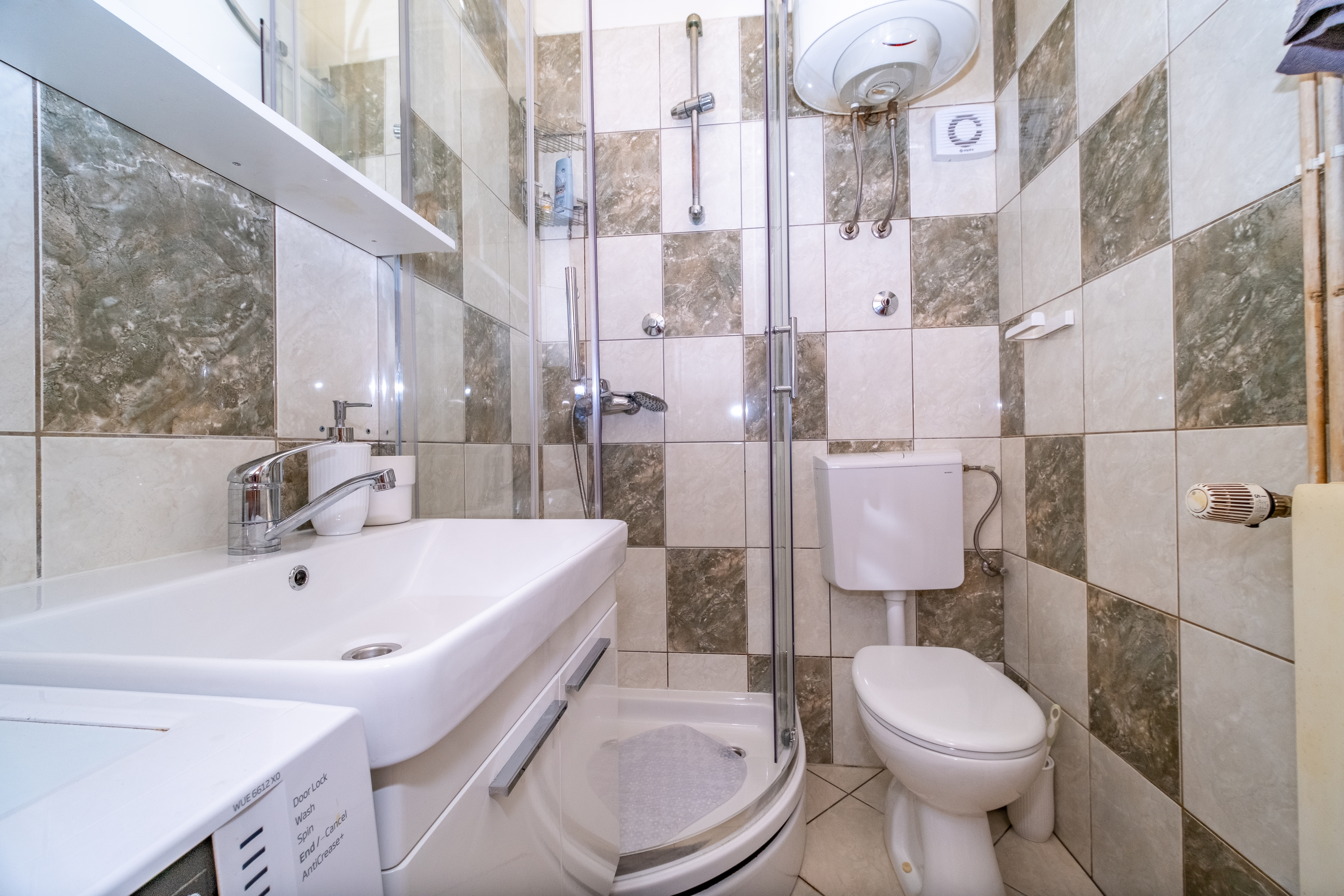 Two bedroom apartment near beach Postira, Brač  A-a