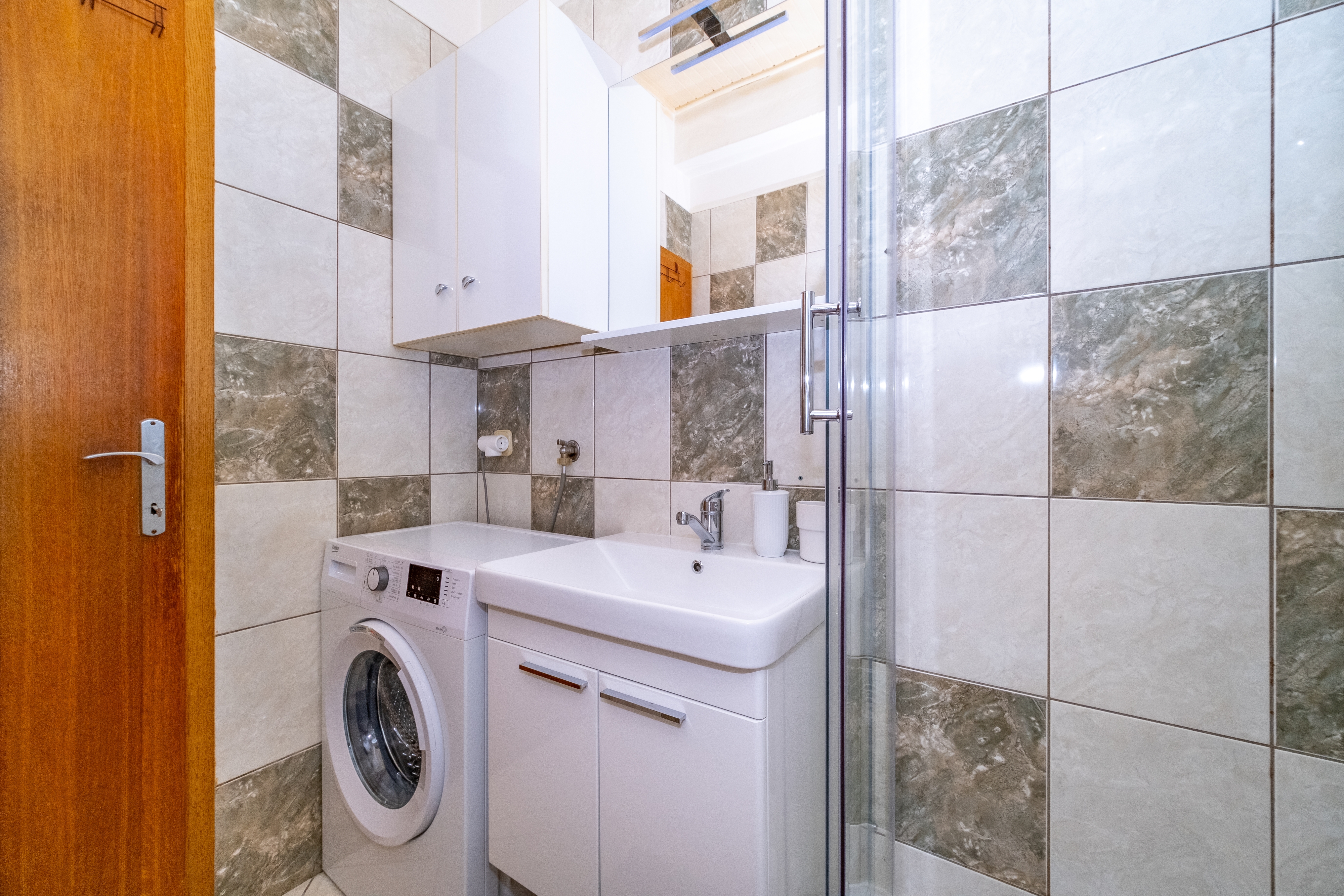 Two bedroom apartment near beach Postira, Brač  A-a