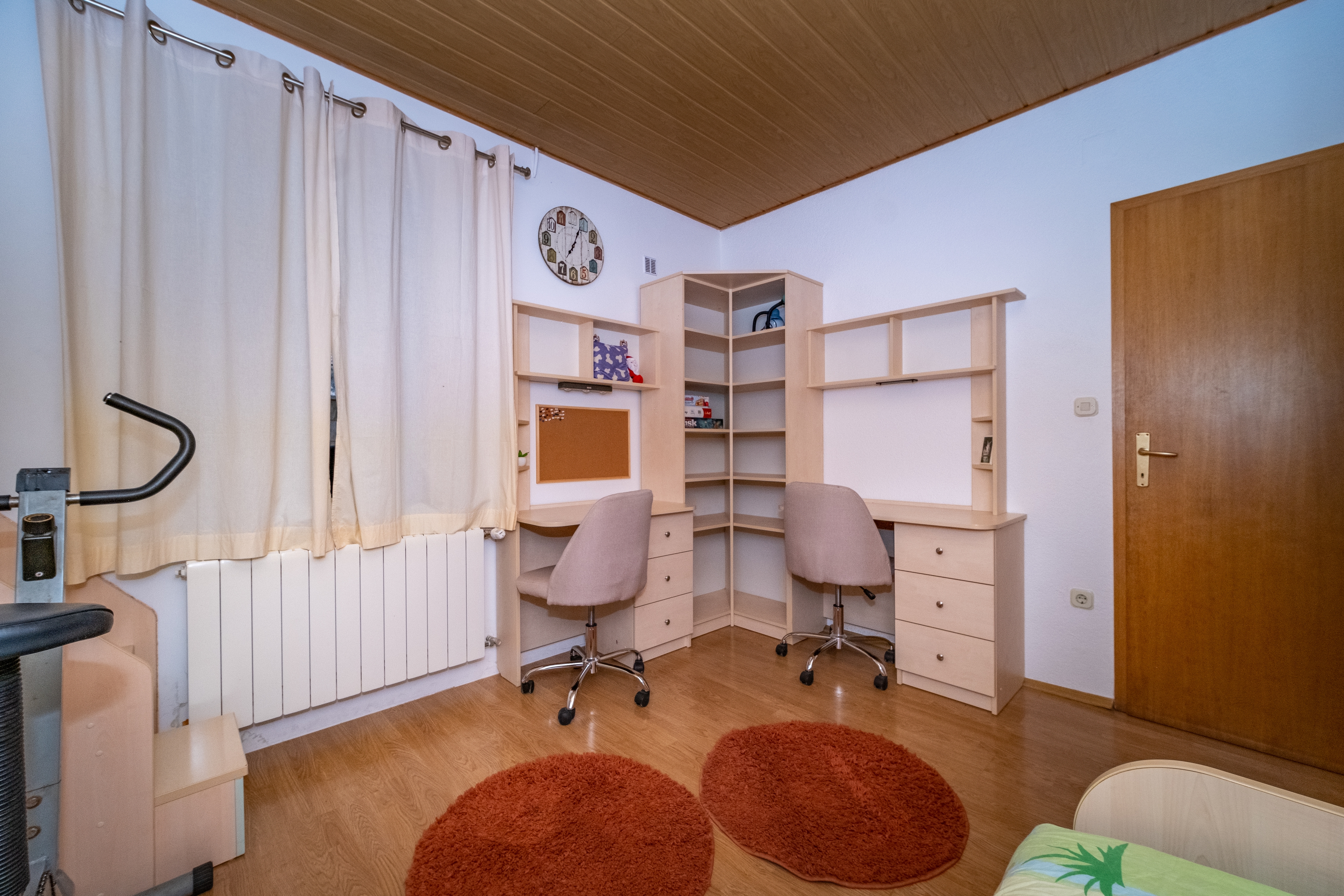 Two bedroom apartment near beach Postira, Brač  A-a