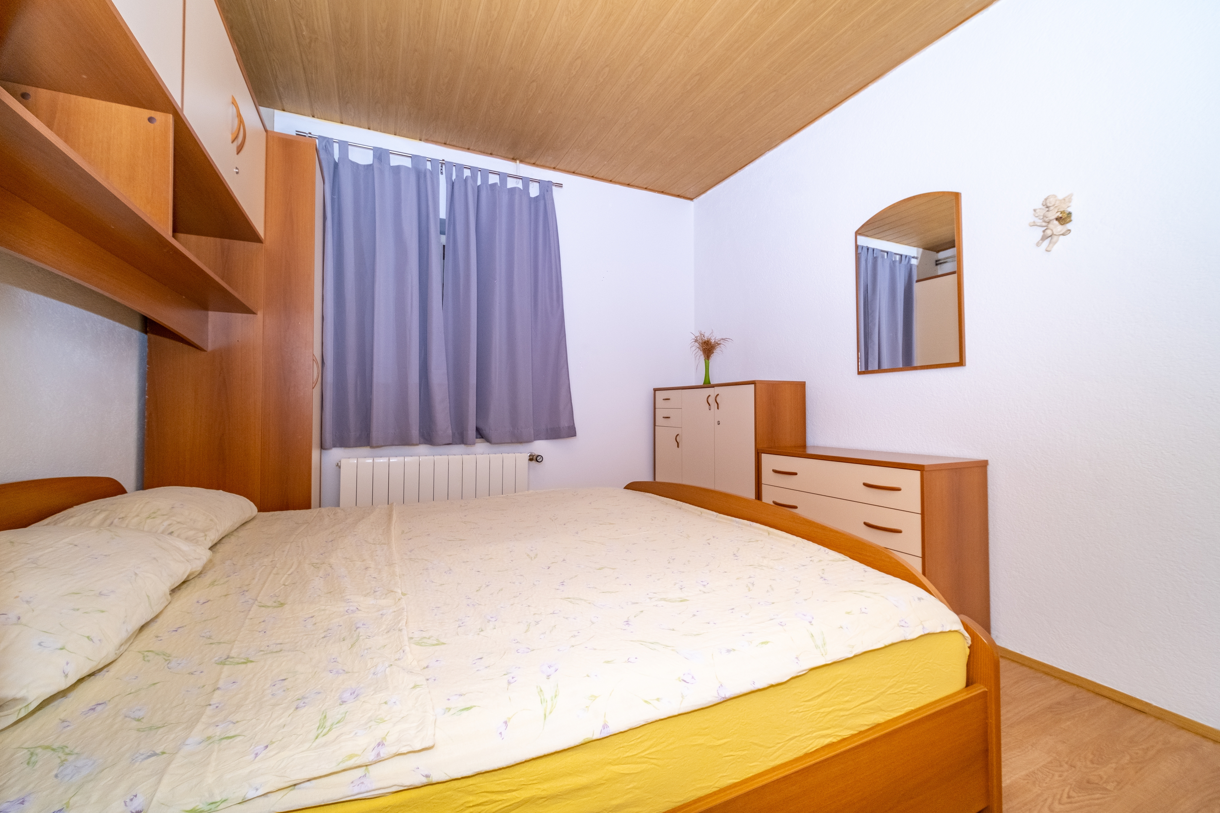 Two bedroom apartment near beach Postira, Brač  A-a
