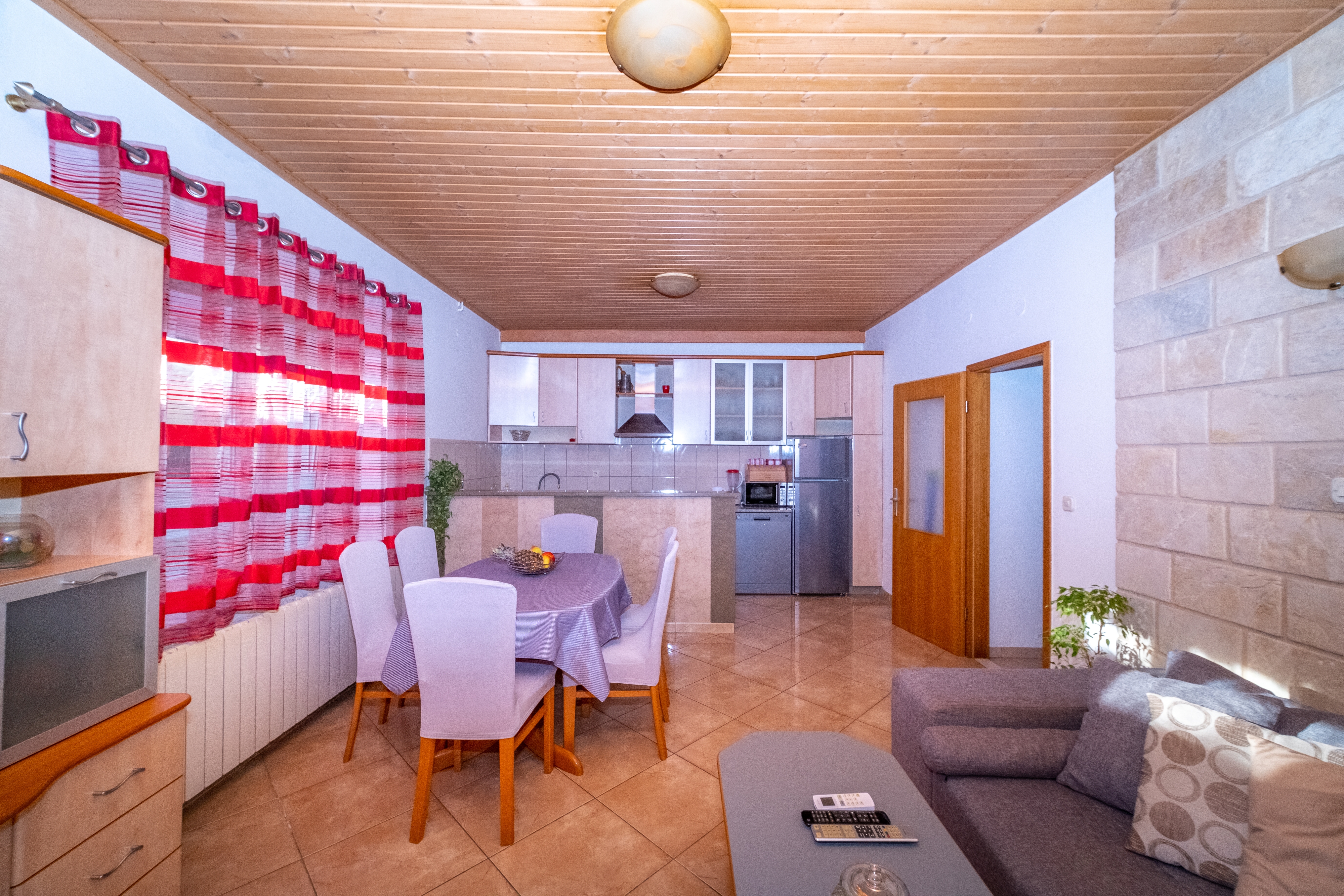 Two bedroom apartment near beach Postira, Brač  A-a