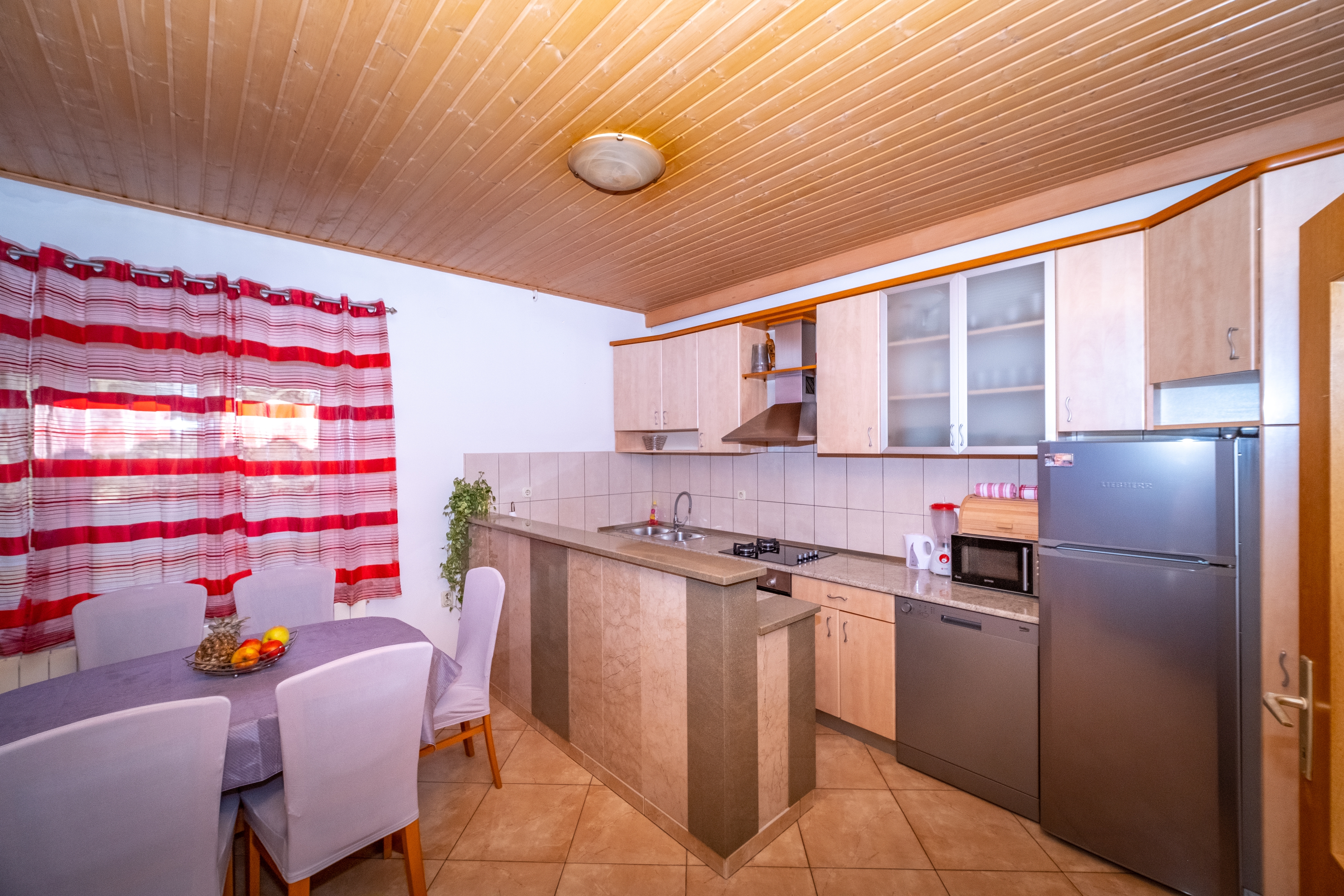 Two bedroom apartment near beach Postira, Brač  A-a