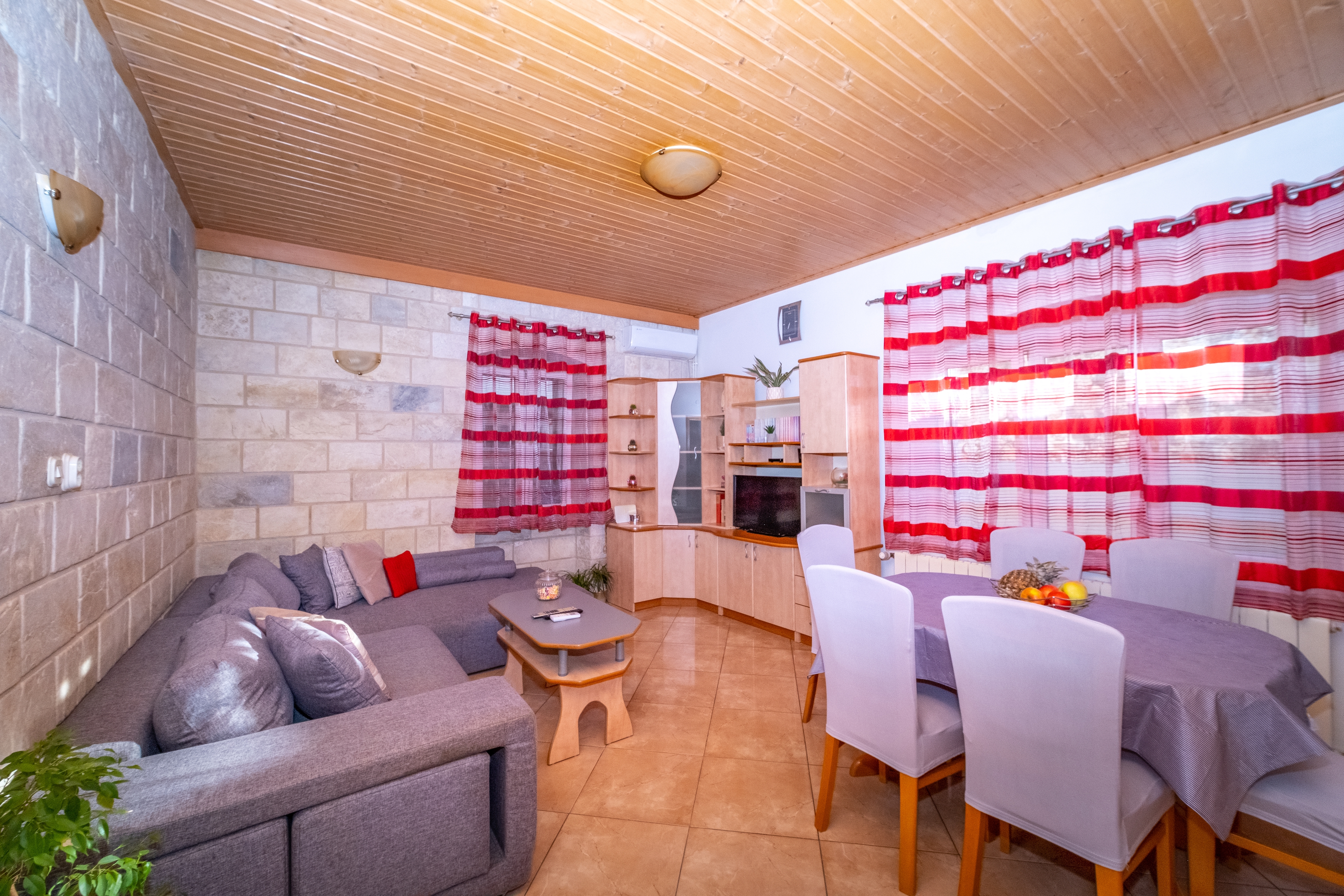 Two bedroom apartment near beach Postira, Brač  A-a