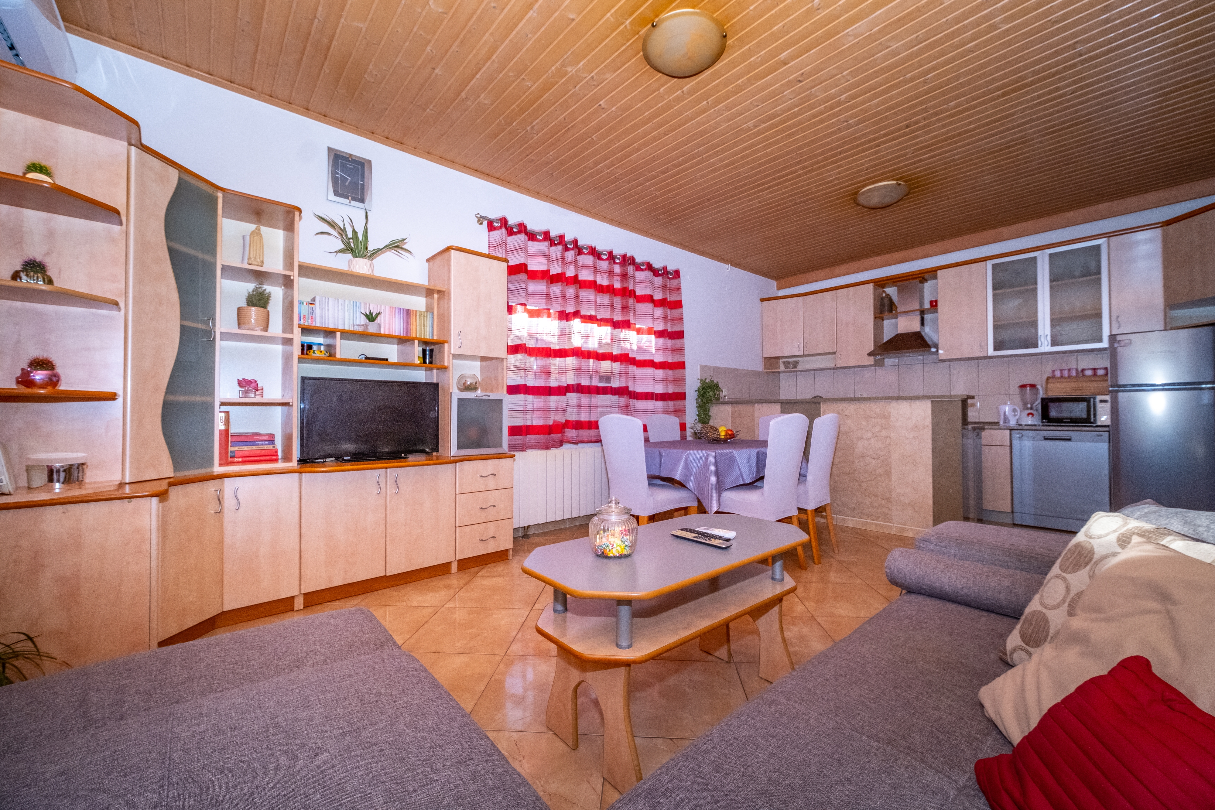 Two bedroom apartment near beach Postira, Brač  A-a