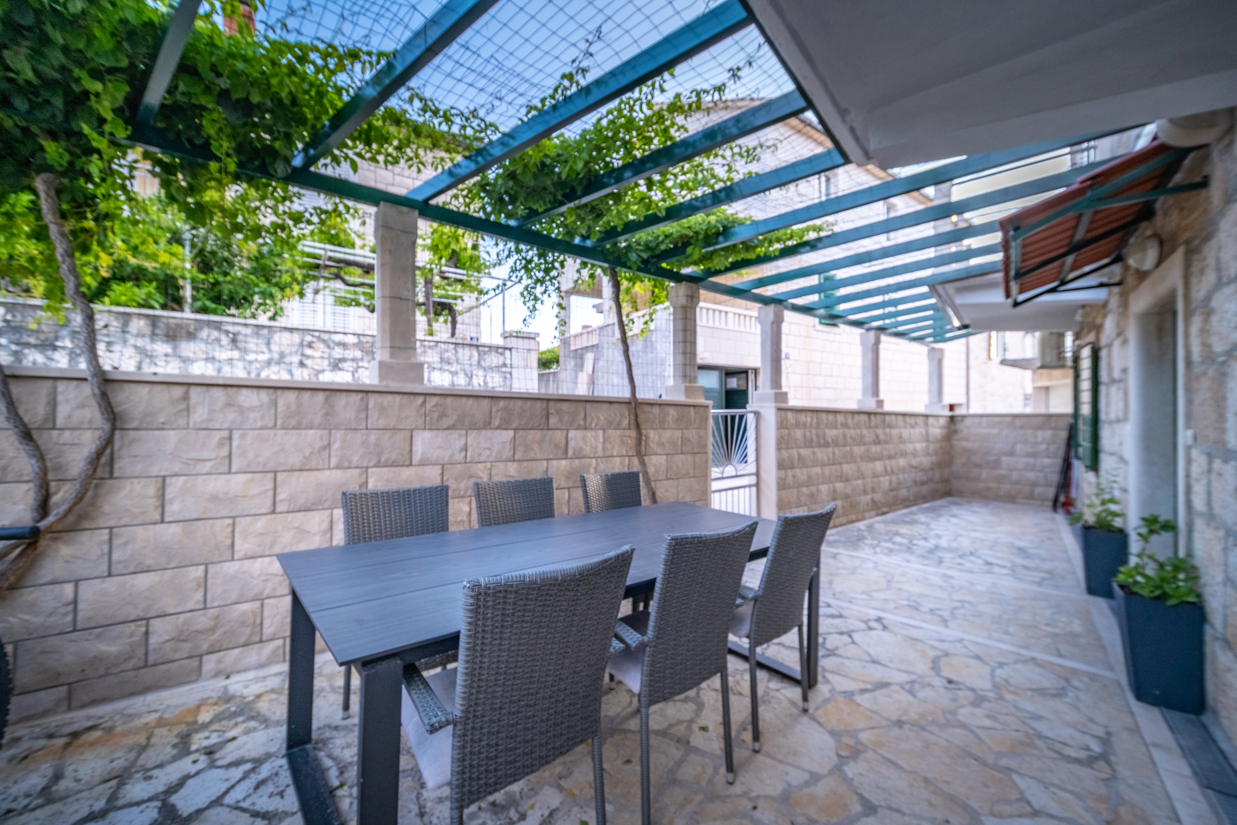 Two bedroom apartment near beach Postira, Brač  A-a