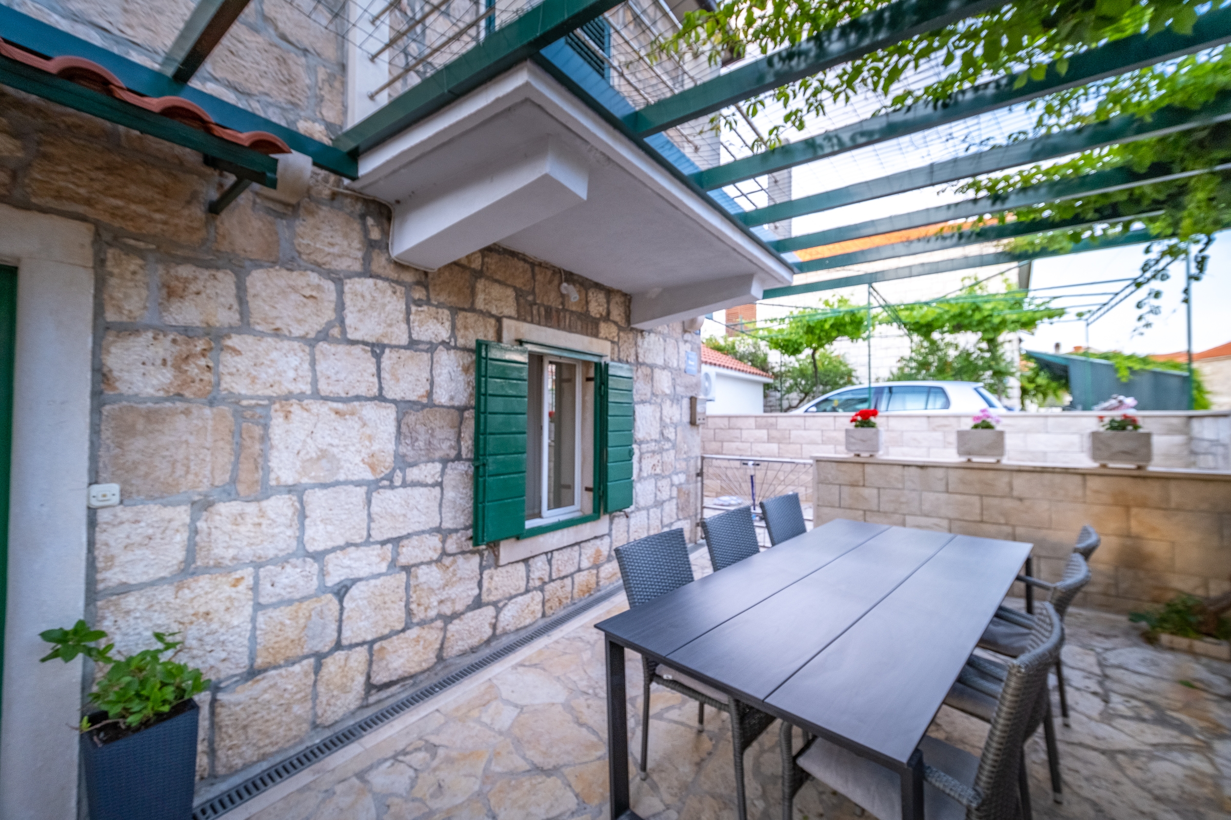 Two bedroom apartment near beach Postira, Brač  A-a