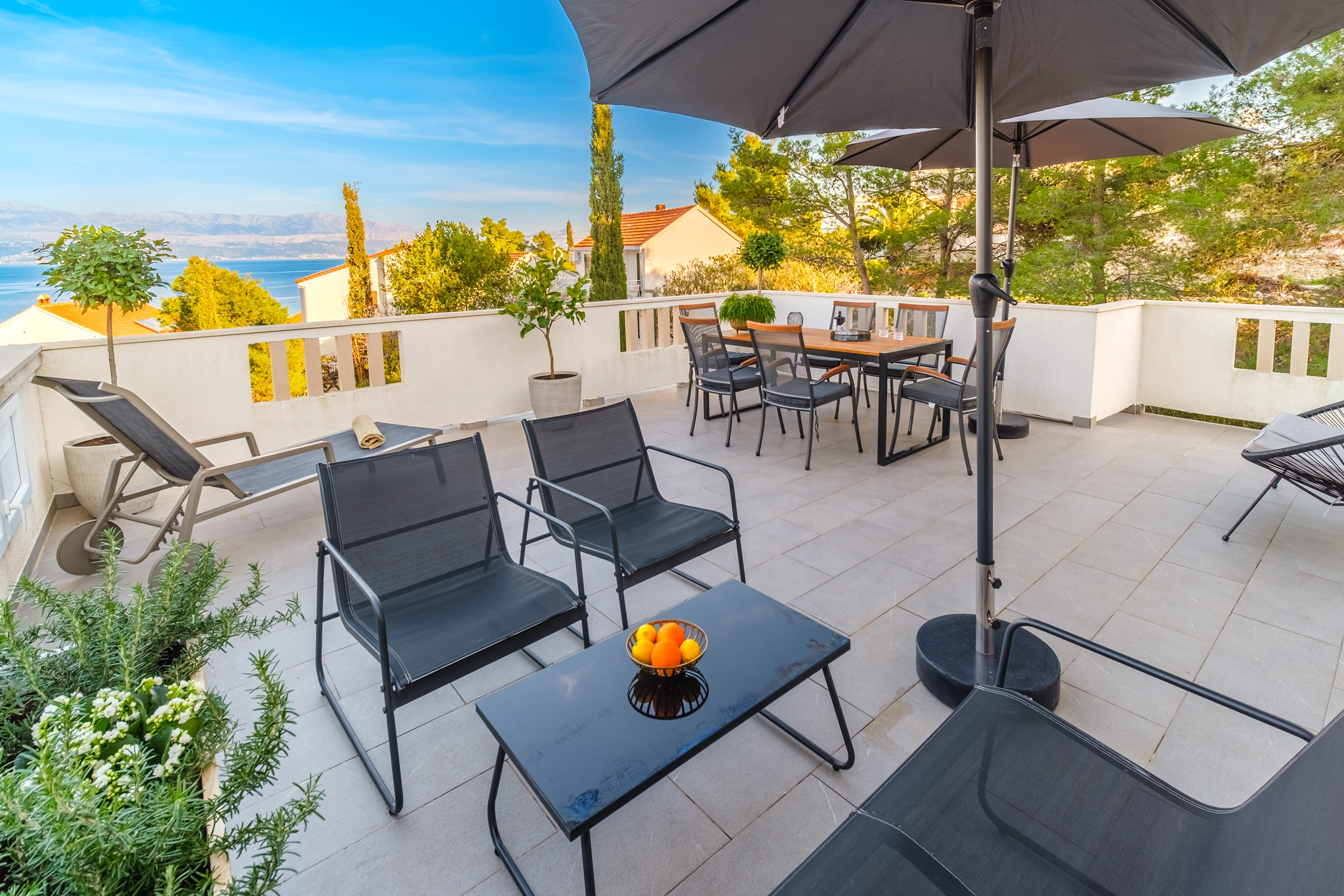 Two bedroom apartment with terrace and sea view Sutivan, Brač  A-a
