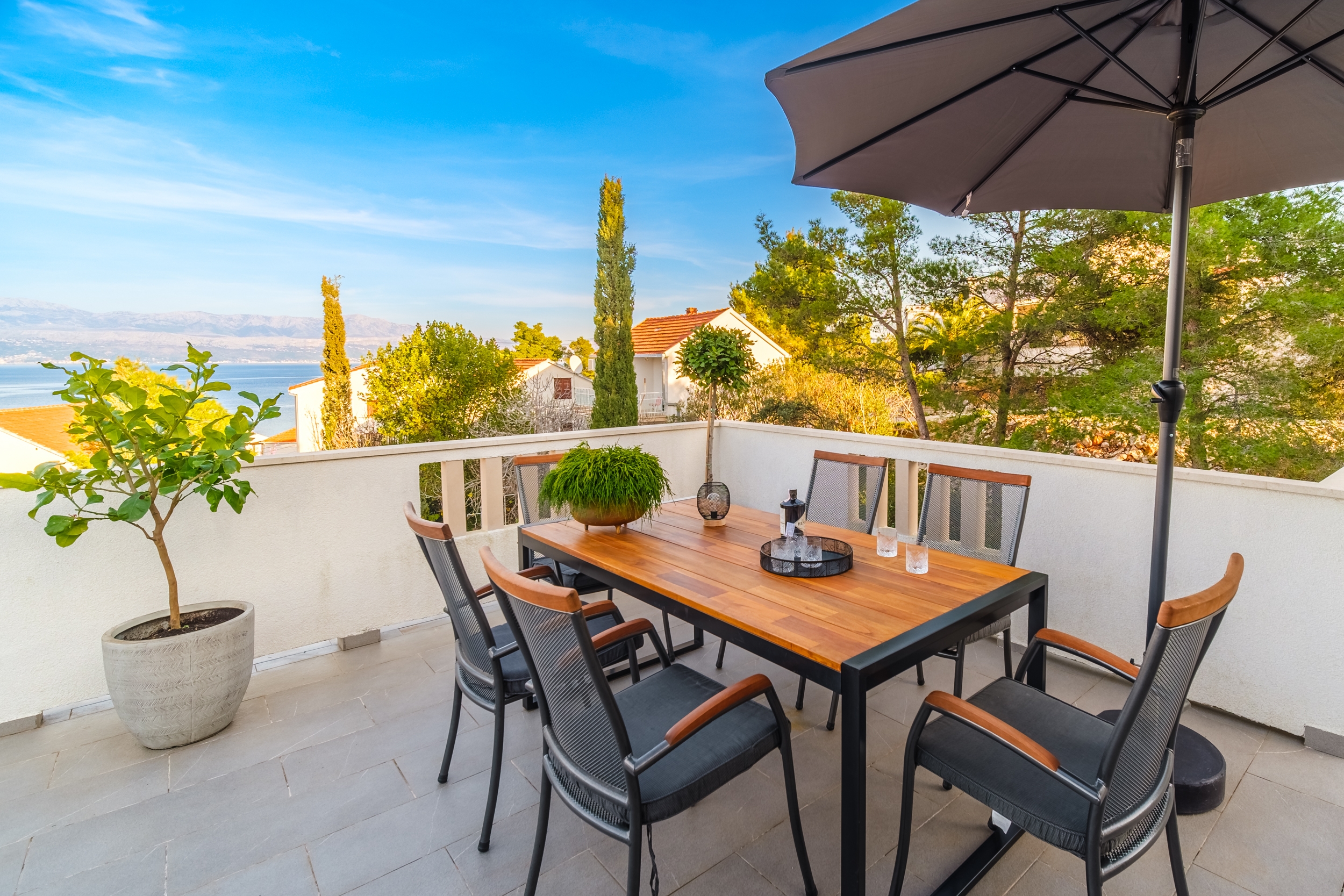 Two bedroom apartment with terrace and sea view Sutivan, Brač  A-a