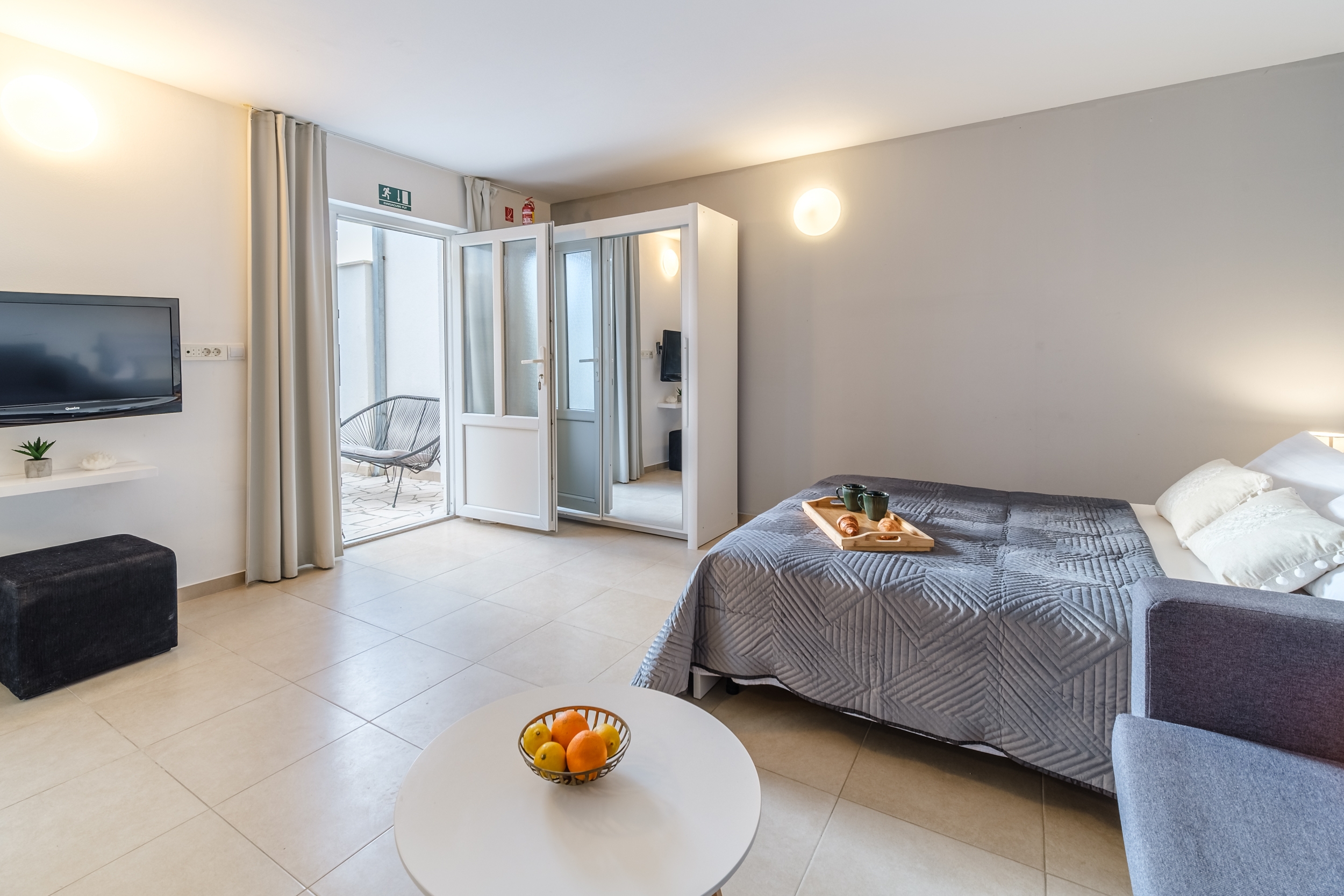 Studio flat with terrace Sutivan, Brač (AS-20155-a)