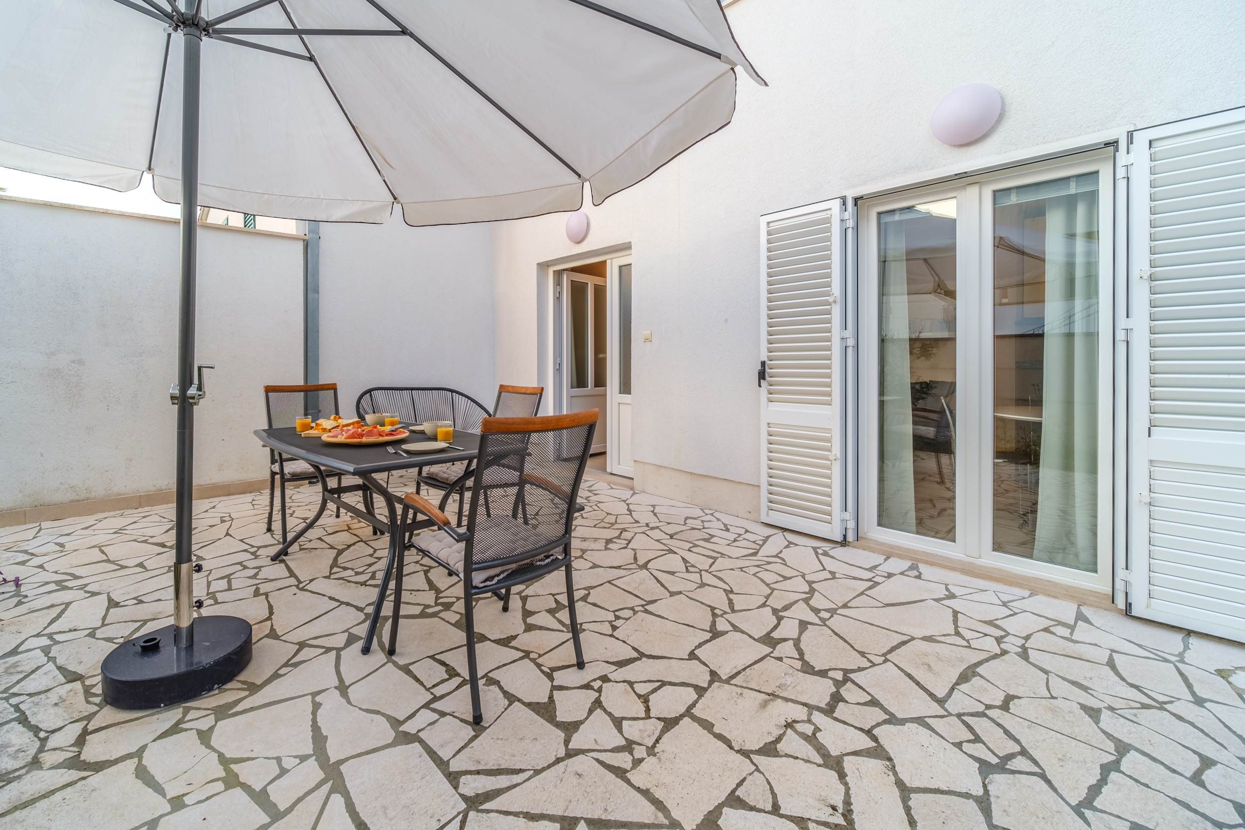 Studio flat with terrace Sutivan, Brač  AS-a
