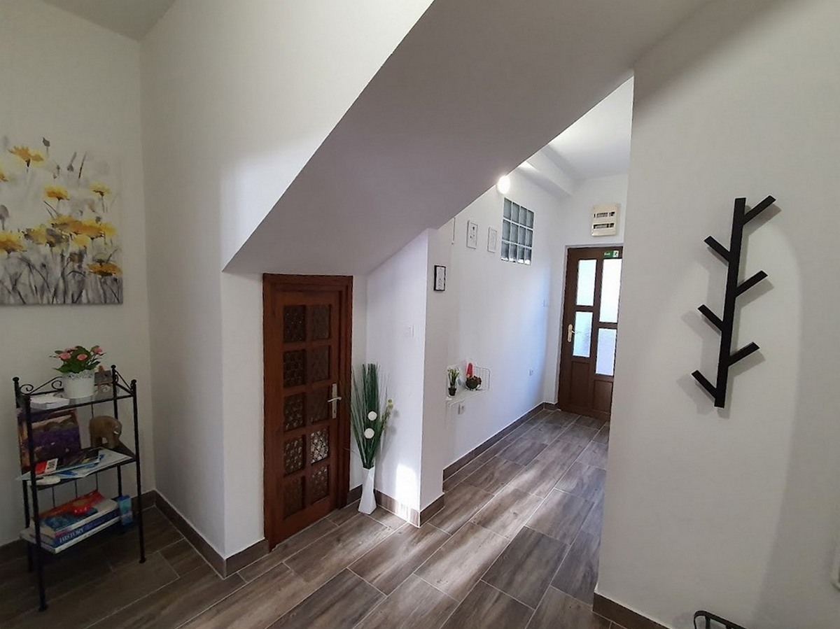 Two bedroom apartment with terrace Rogoznica  A-a